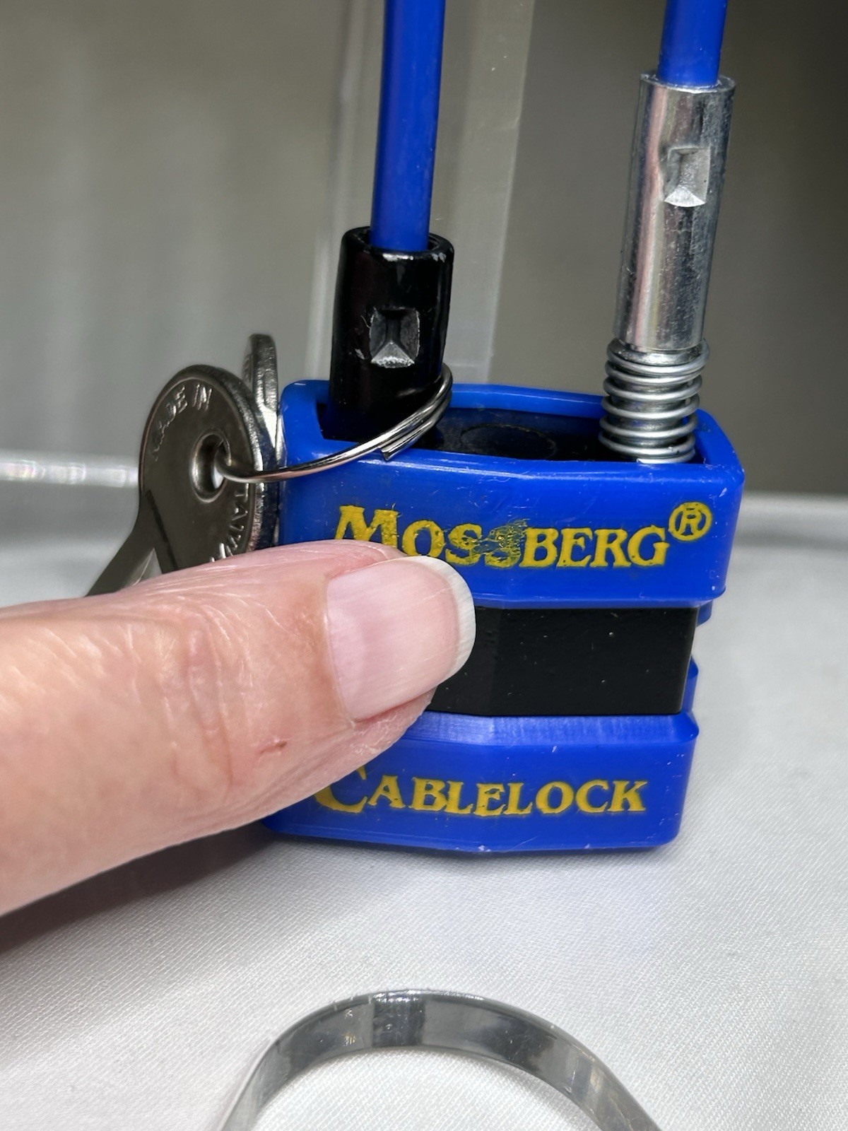 NEW Mossberg Cablelock Gun Lock with 2 keys Padlock ~ Taiwan