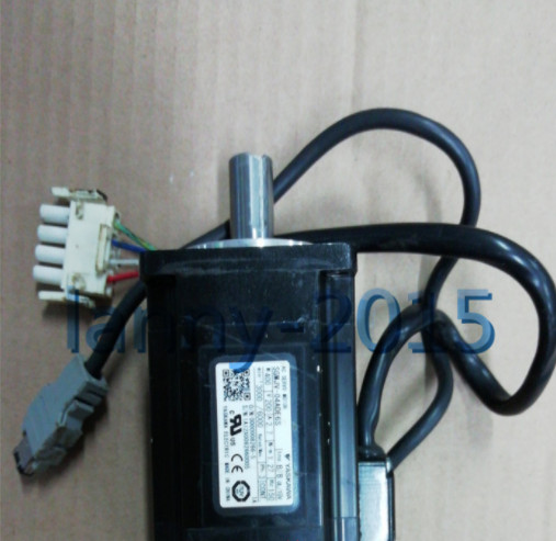 1PC USED Yaskawa servo motor SGMJV-04ADE6S