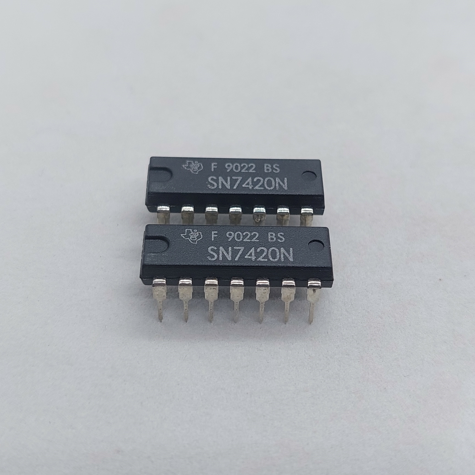 SN7420N TI INTEGRATED CIRCUIT X2pcs