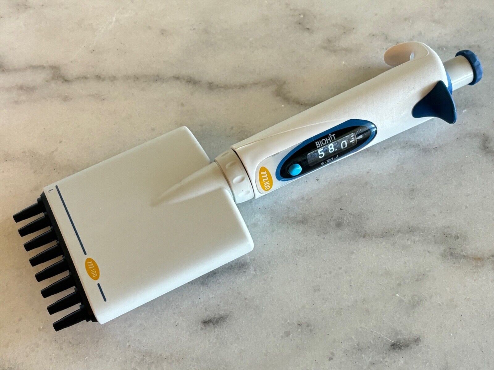 Biohit m100 8 Multi Channel Pipette, Handheld Manual Lab Pipet, 5-100uL
