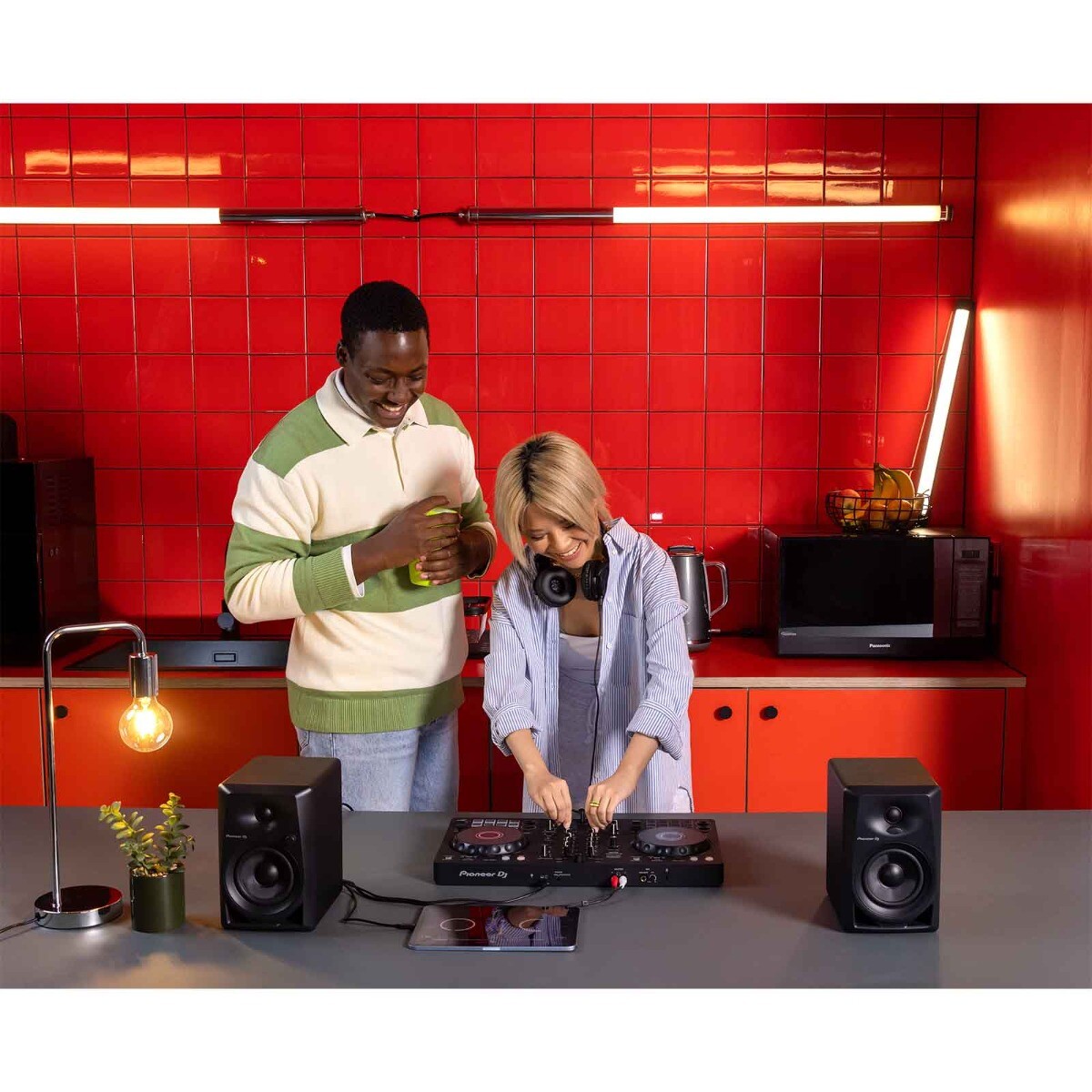 Pioneer DDJ-FLX4 2-Channel DJ Controller with Case & Cover Package