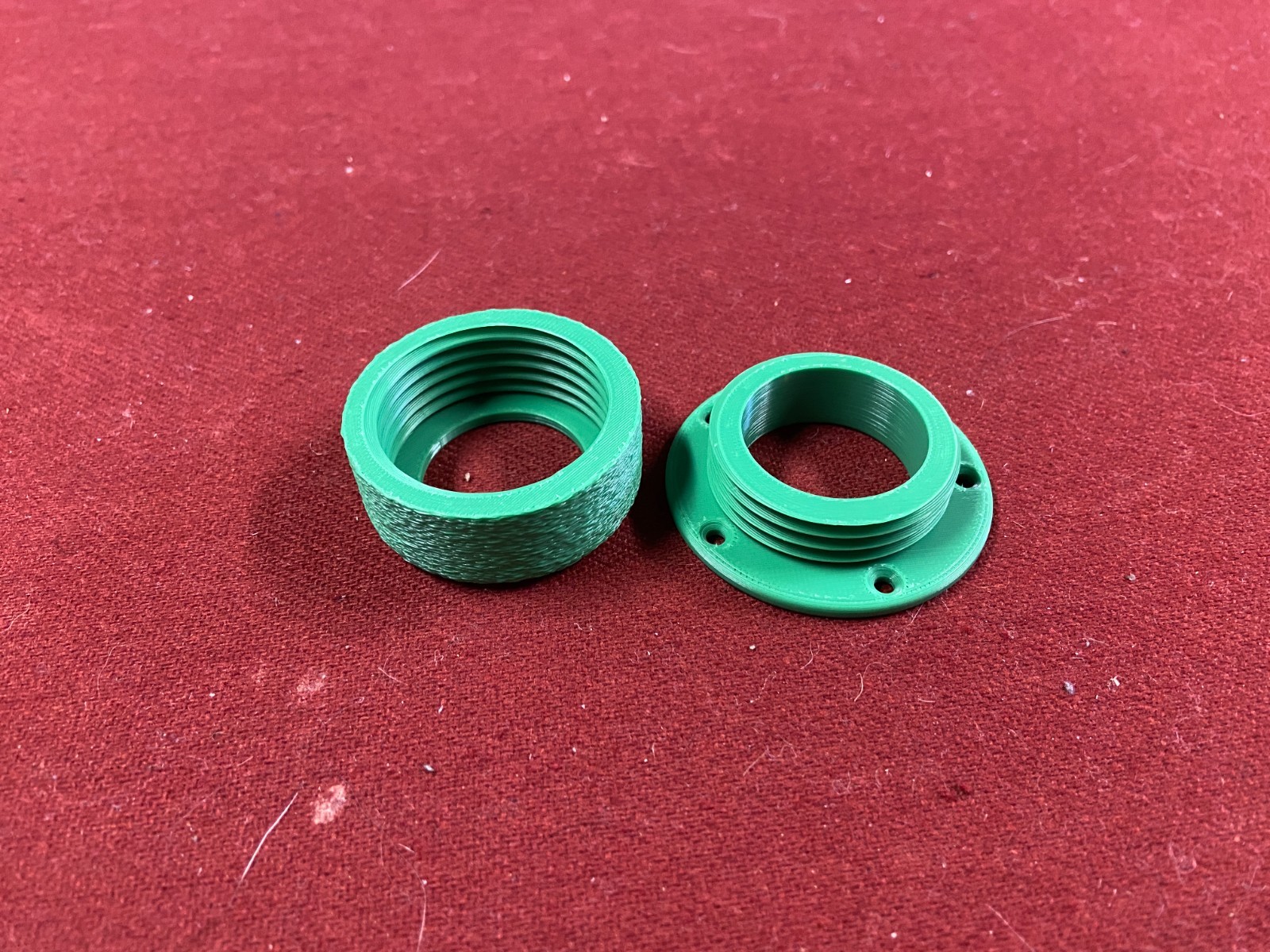 29 mm screw on motor retainer. Comes with screws