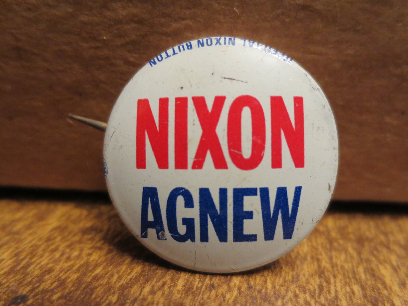 1972 NIXON-AGNEW PINBACK POLITICAL BADGE (White Field)