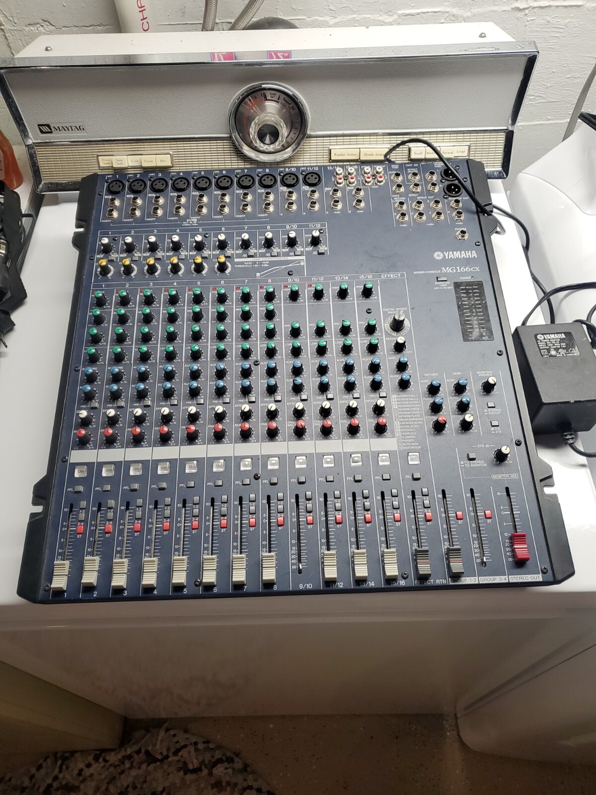 Yamaha MG166CX-16-Channel Mixing Console with Power Supply