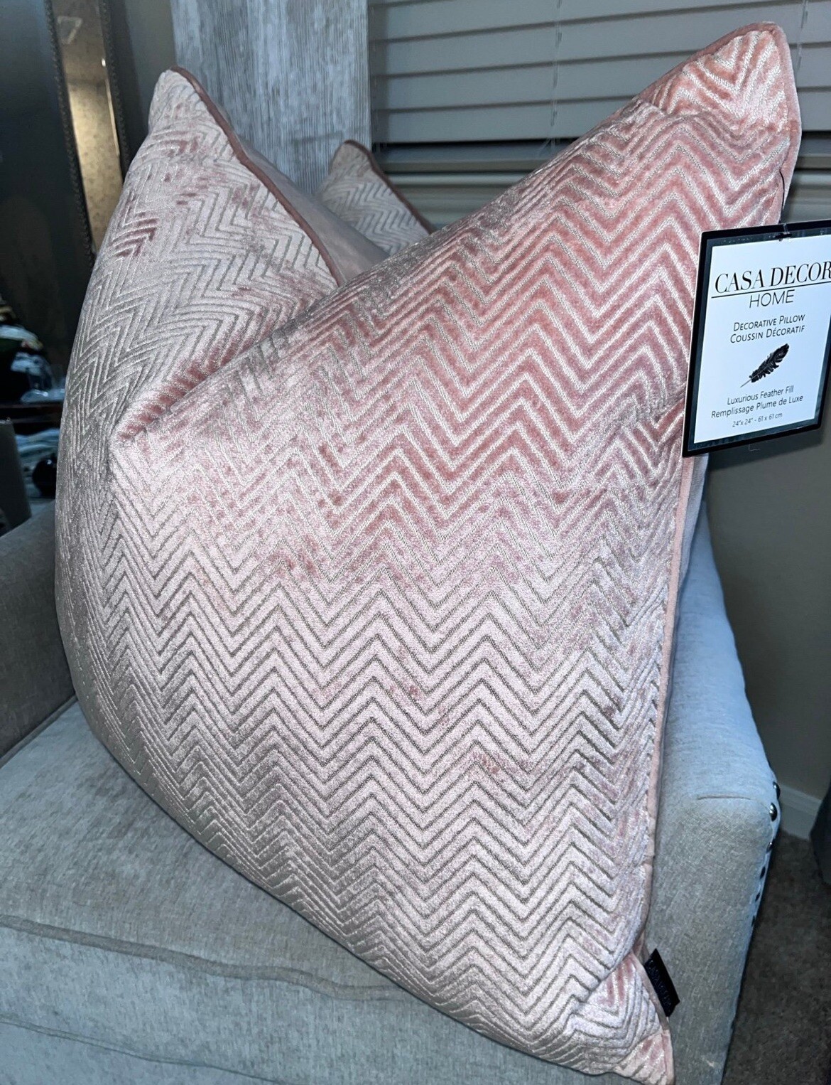 1-NWT CASA DECOR MAUVE PINK CHEVRON DESIGN DECORATIVE PILLOW