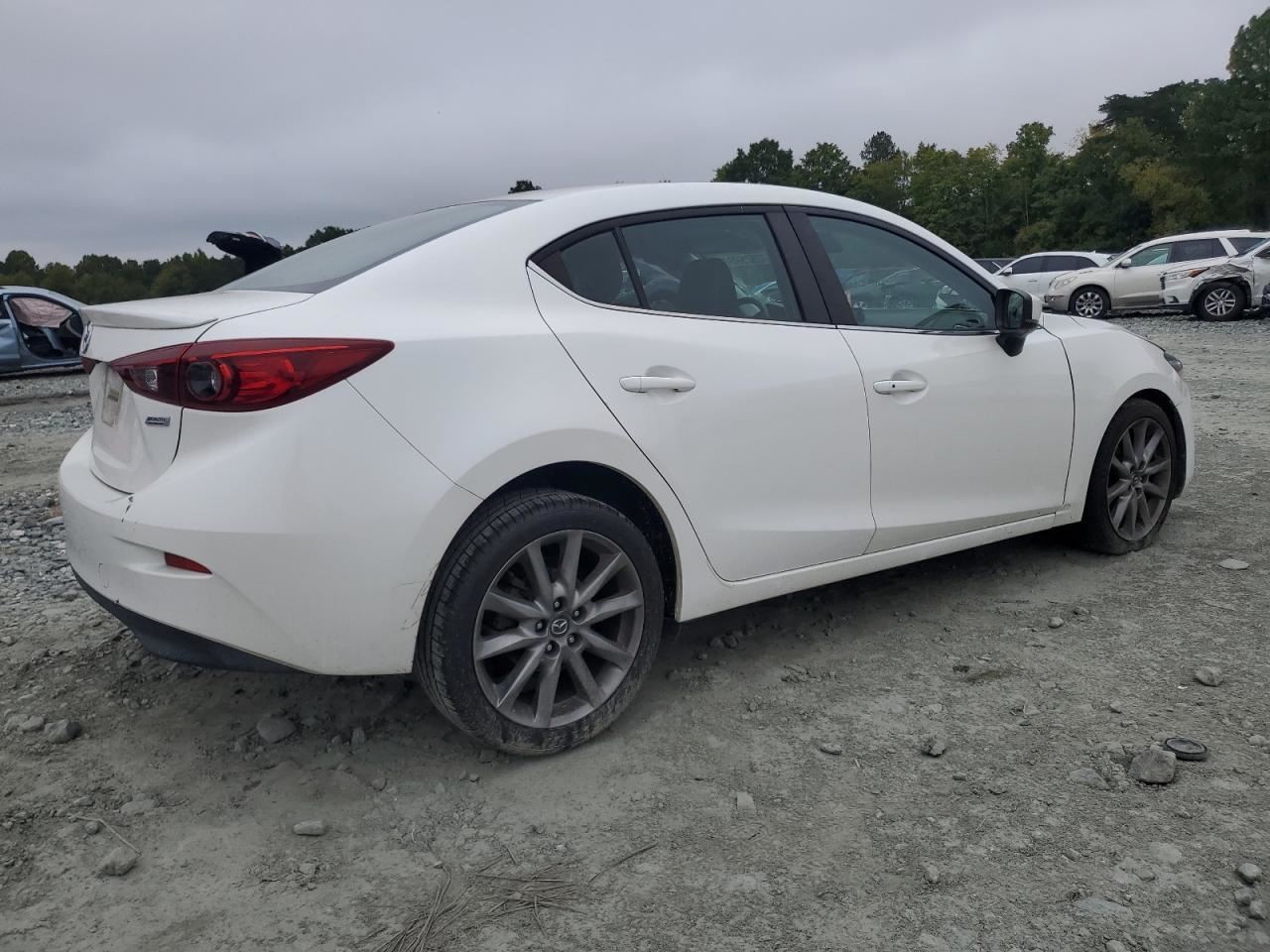 3 2018 Glove Box 4916502