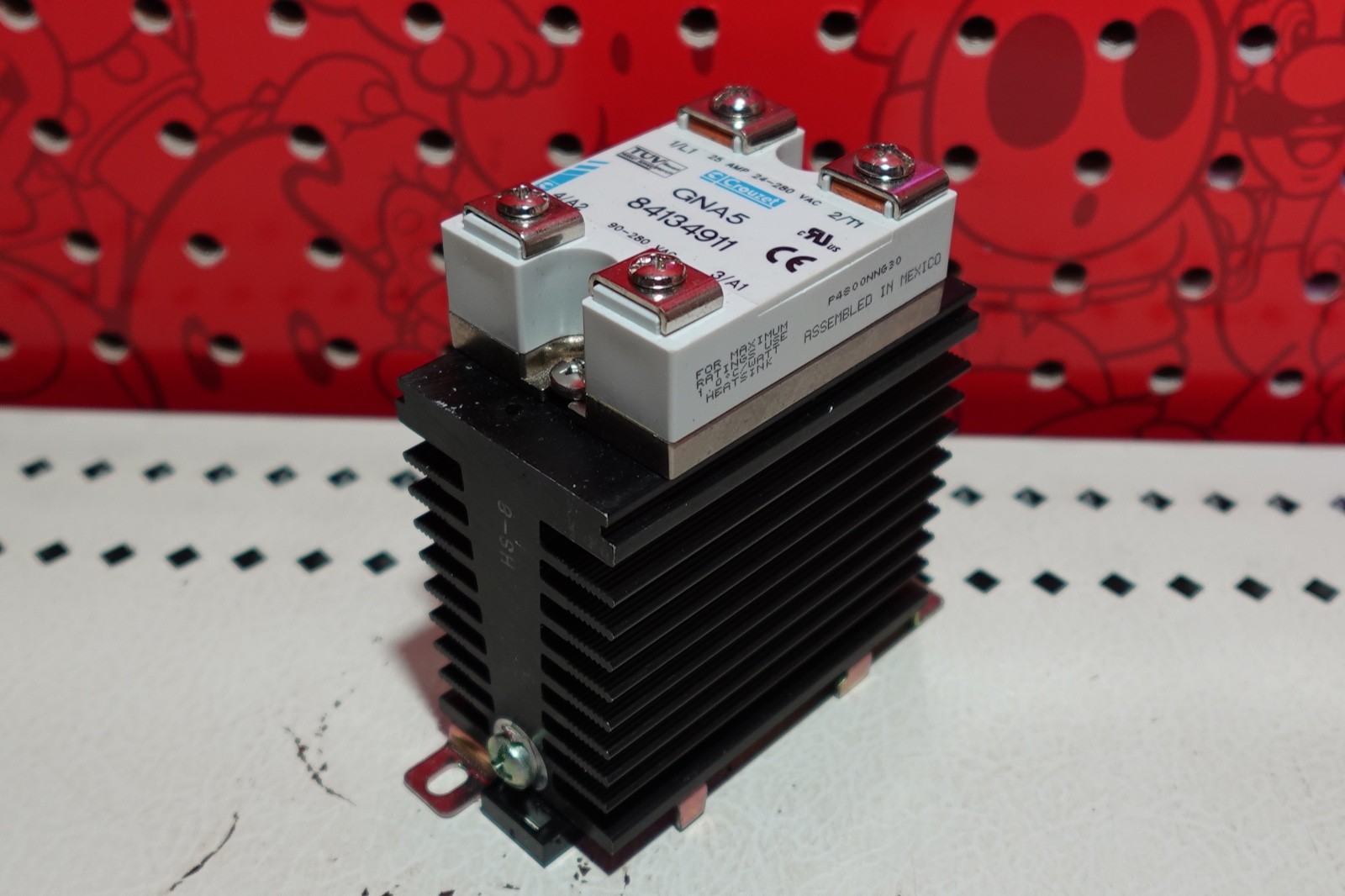 CROUZET GNA5 84134911 25A 24-280VAC Solid State Relay on Rail Mount Heatsink
