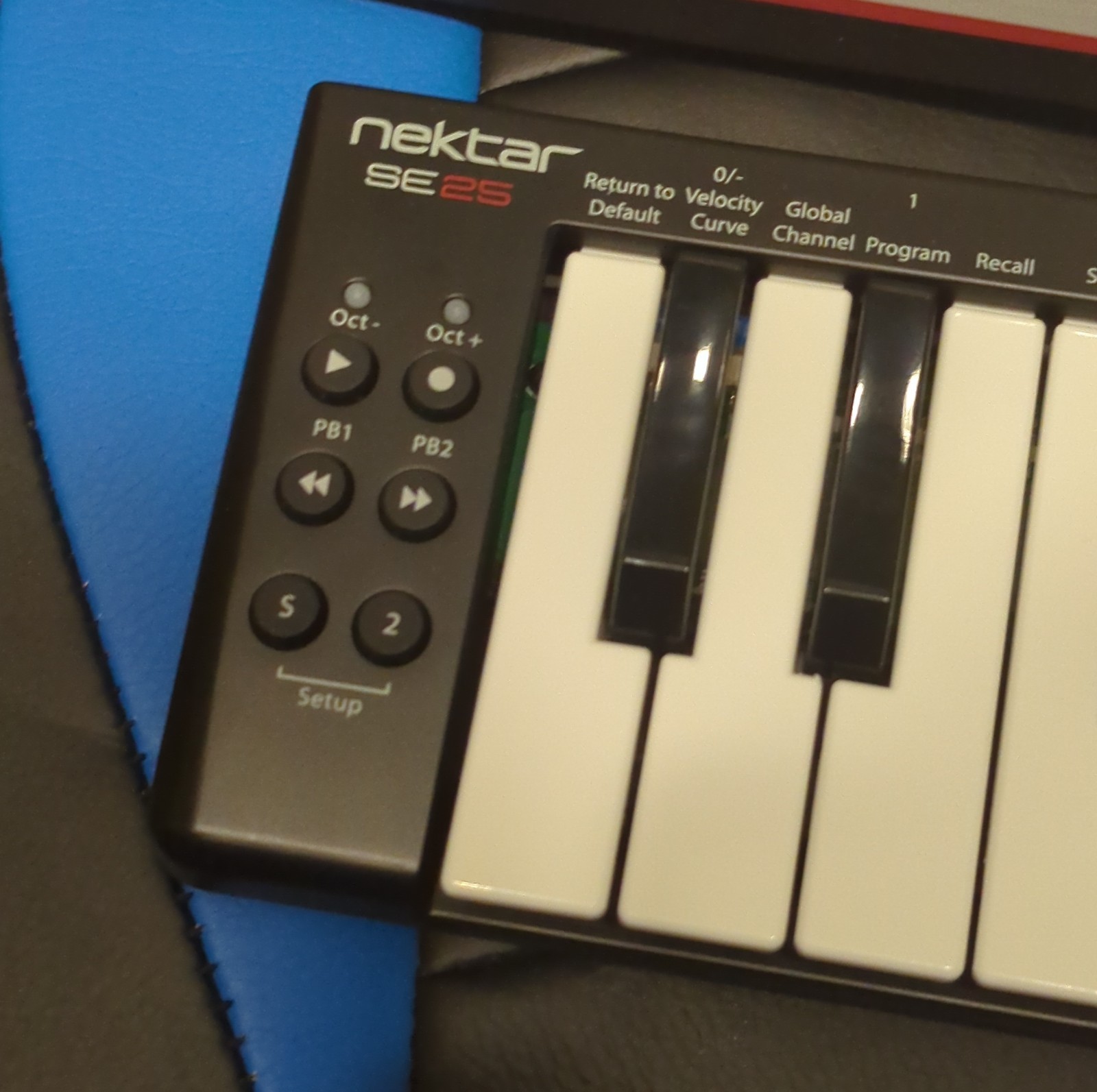 Nektar SE25 MIDI Keyboard Controller USB Wired 25 Mini Keys Portable Black Boxed