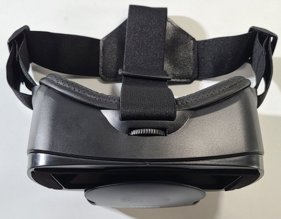 VRG Pro Virtual Reality Glasses with Controller, Black