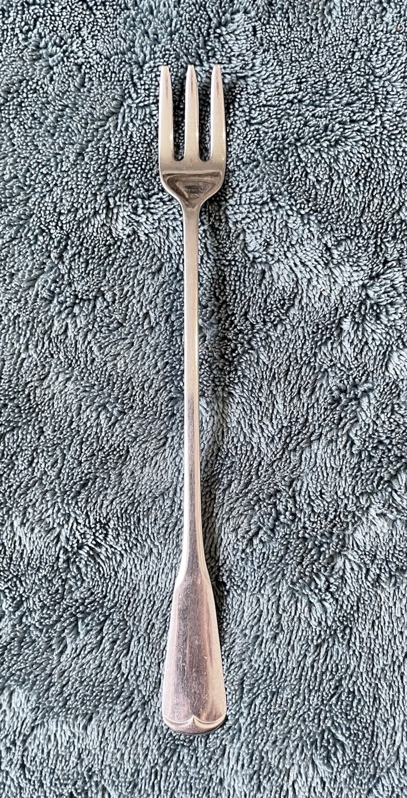 1 - ONEIDA STAINLESS FLATWARE “QUINCY” COCKTAIL/PICKLE FORK!