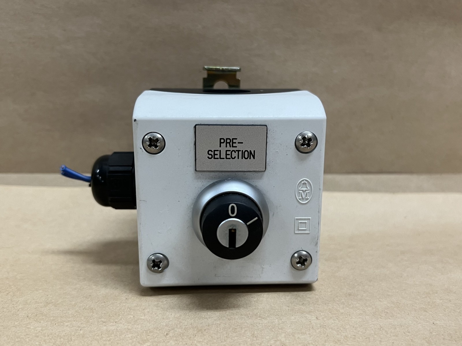 Moeller PC-GF20-FR Enclosed Selector Switch w/ M22-KC10 Contact Block