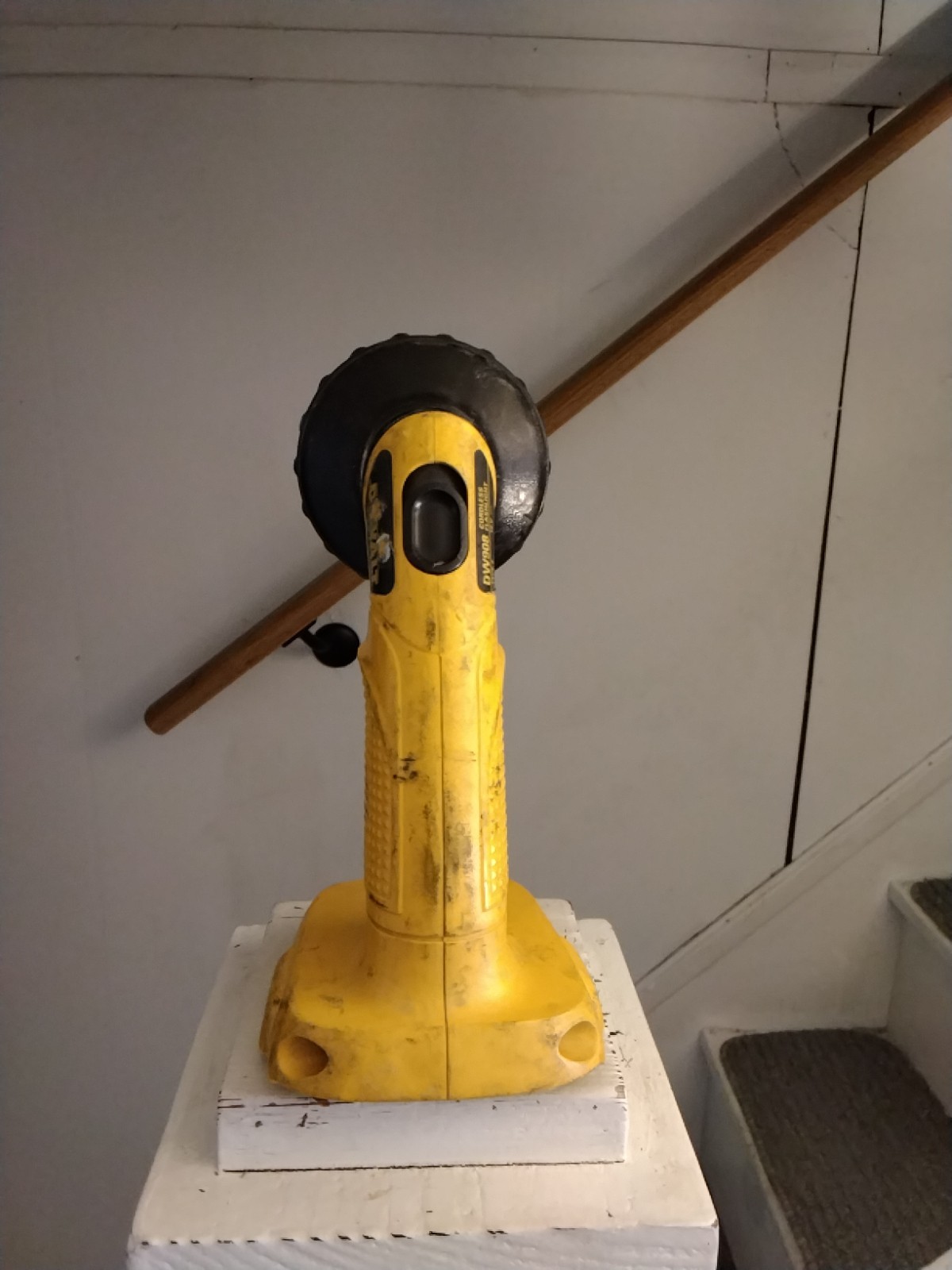 DeWalt 18V Volt DW908 Pivot Head Flashlight Tested Works Good Light Tool Only