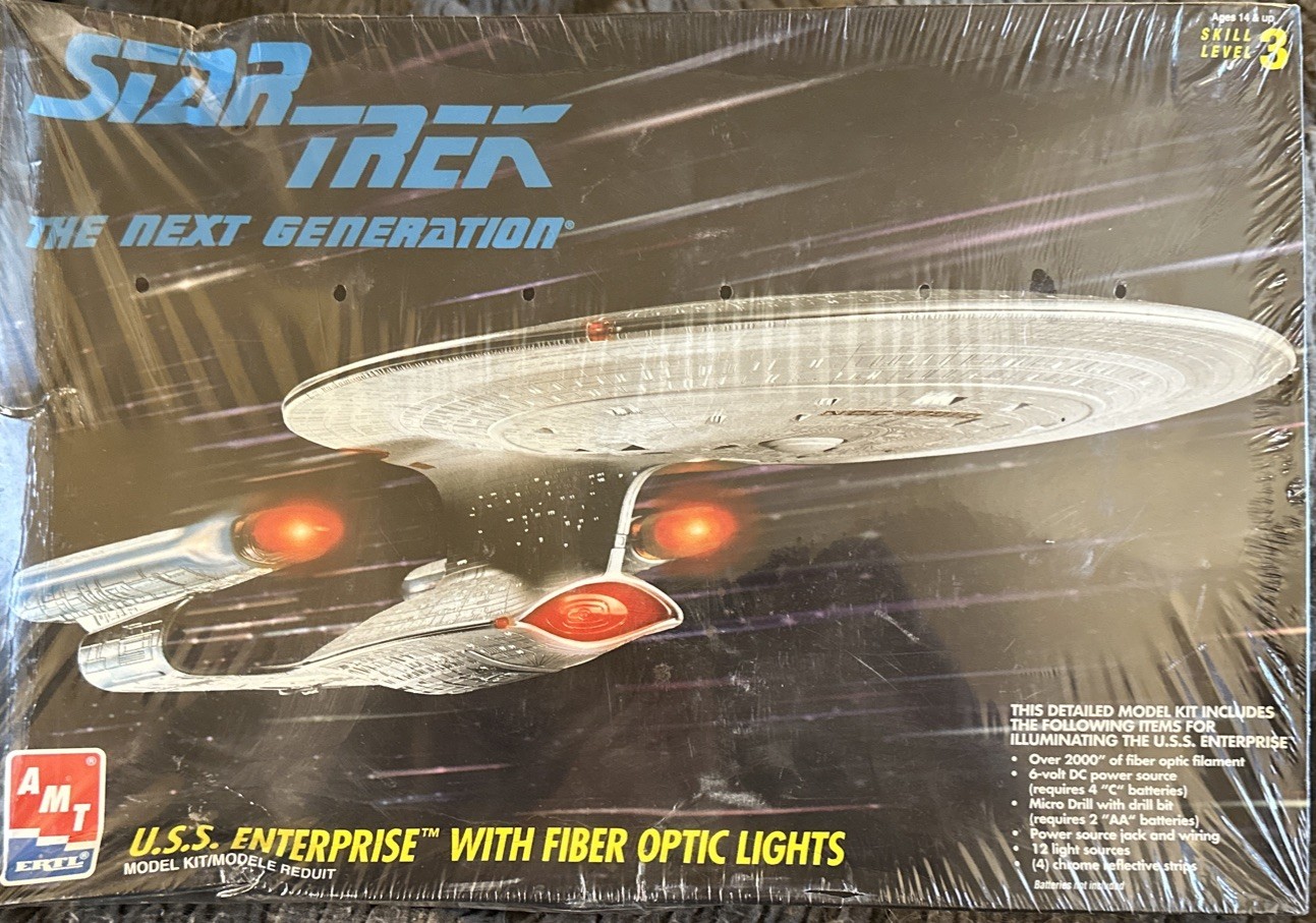 AMT 1/1400 Scale Star Trek  Next Gen USS ENTERPRISE /  Kit W/Fiber Optic Light