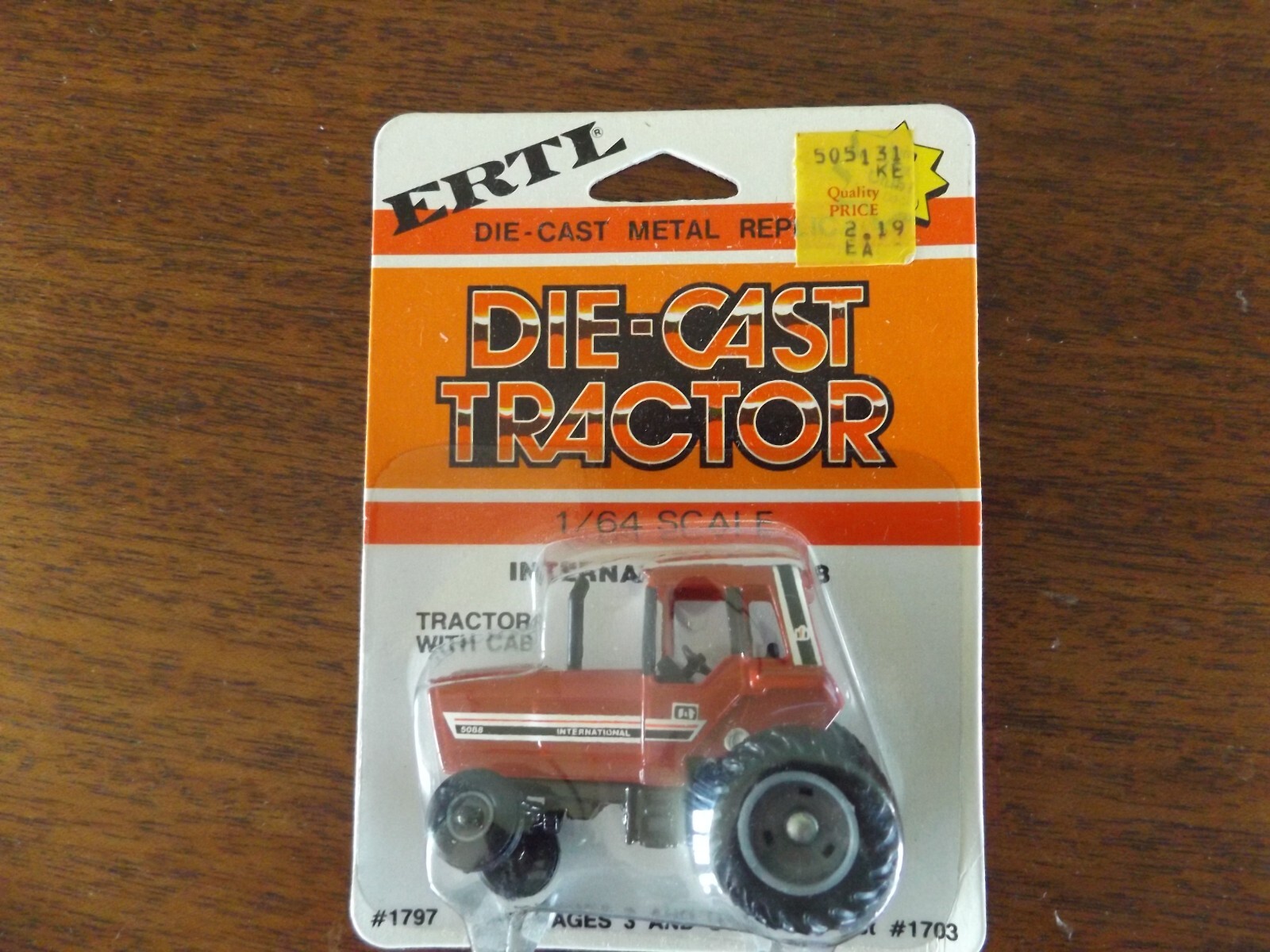INTERNATIONAL  5088 TRACTOR,  STOCK  # 1797, MADE  IN KOREA--DIE-CAST card