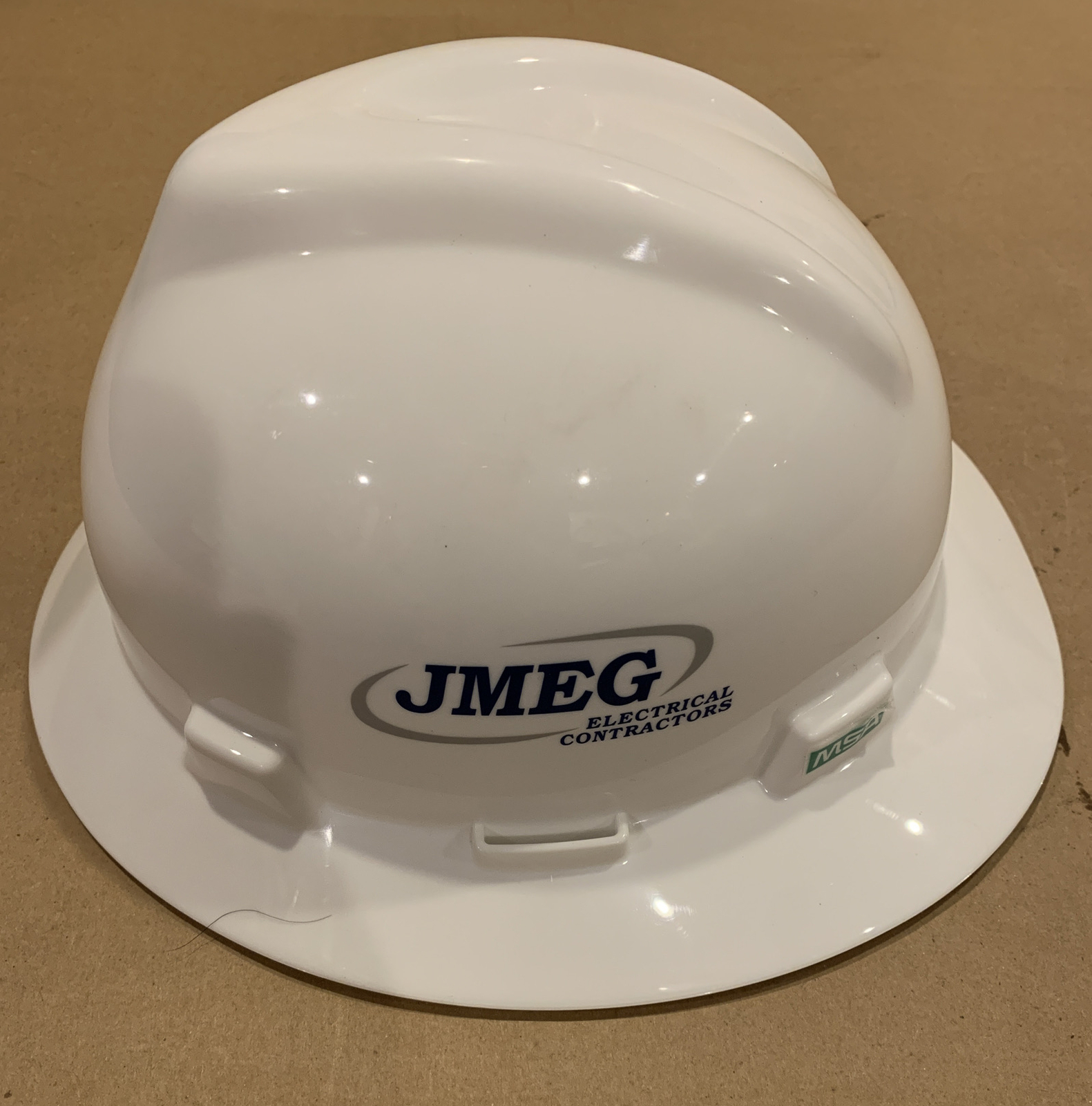 MSA V-Gard Slotted Full-Brim Hat with Suspension - Medium-White
