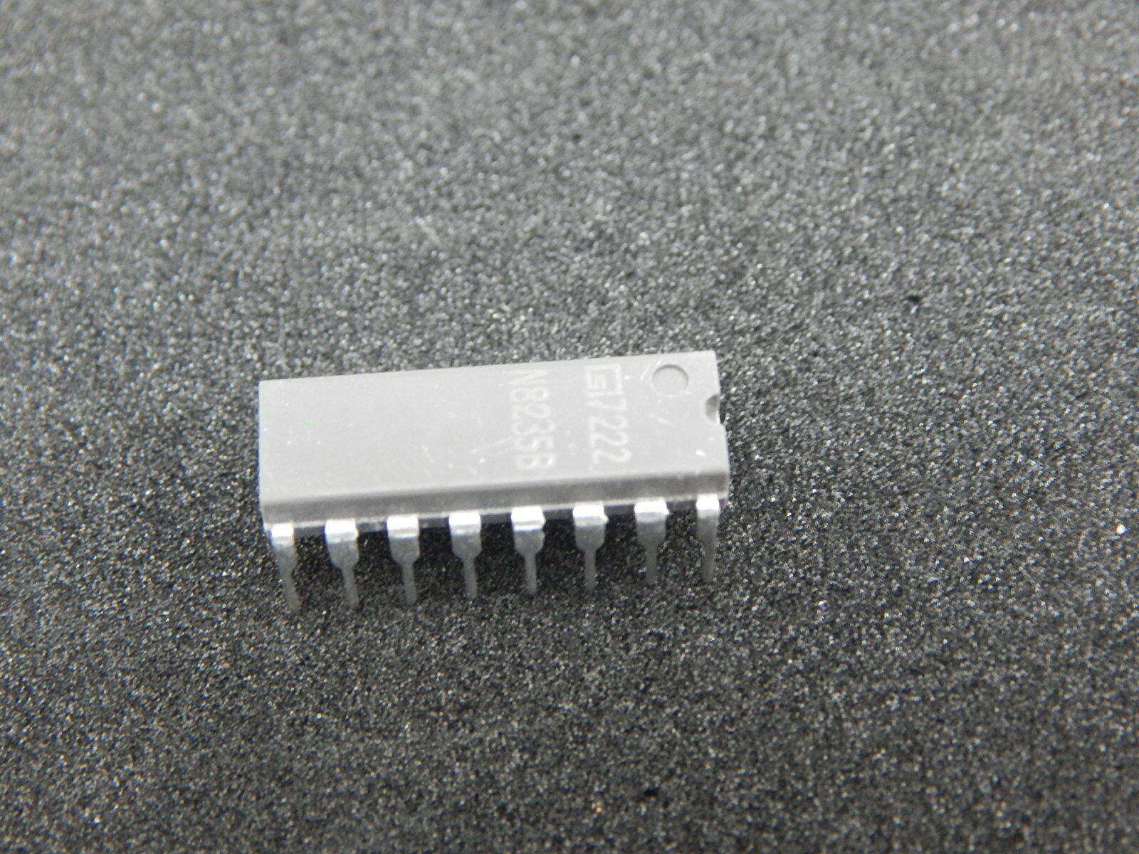 SIGNETICS N8235B 16 PIN DIP IC - USA SELLER FAST SHIPPING