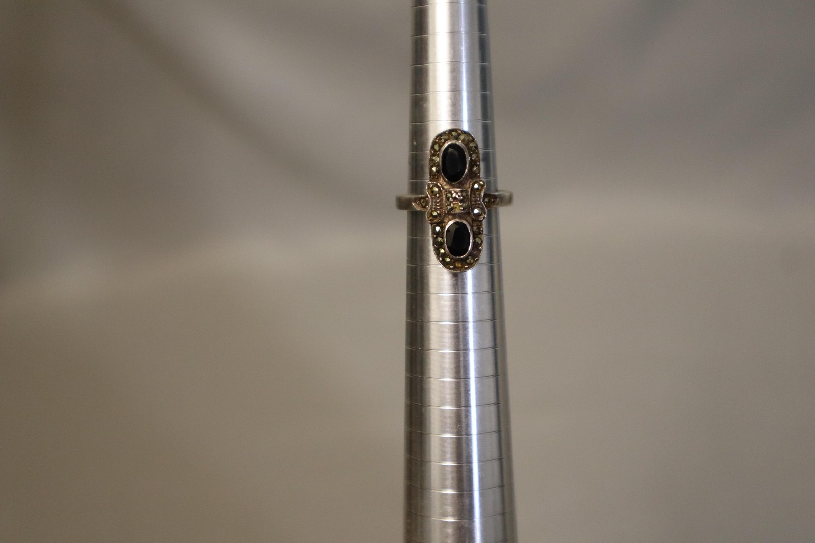 Silver Black Gemstone Oval Marcasite Style Cocktail Ring Womens Size 7
