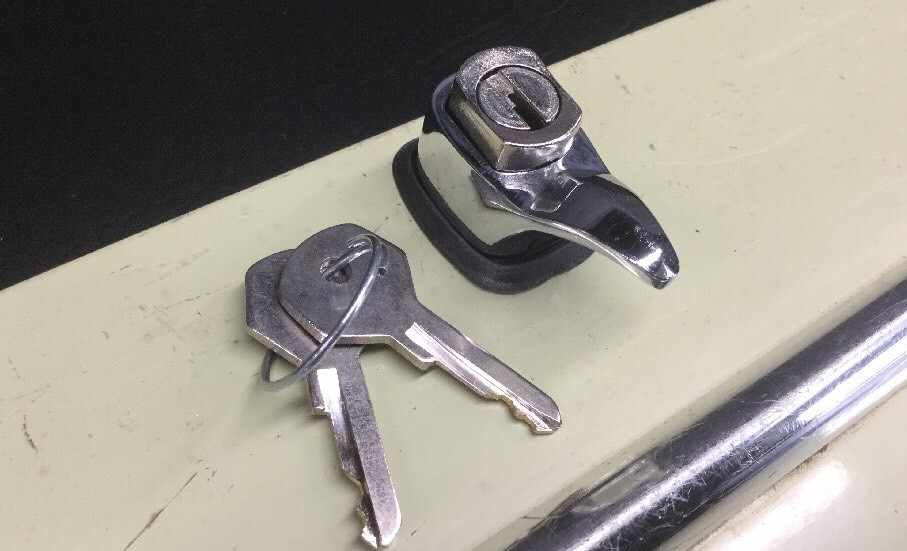 AirCooled Type 1 Glove Box Latch W/ Key  55-67  Prt# 111837131L