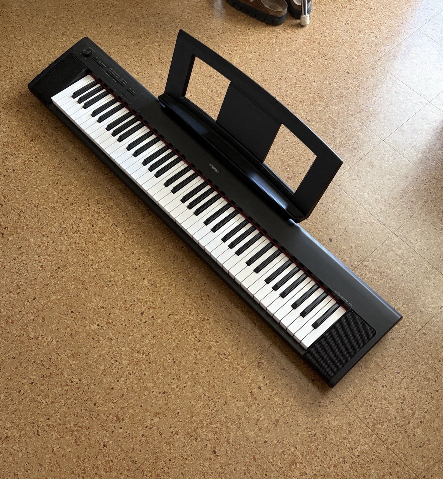 Yamaha Piaggero NP-32 76-Key Digital Piano Black w/ Music Rest
