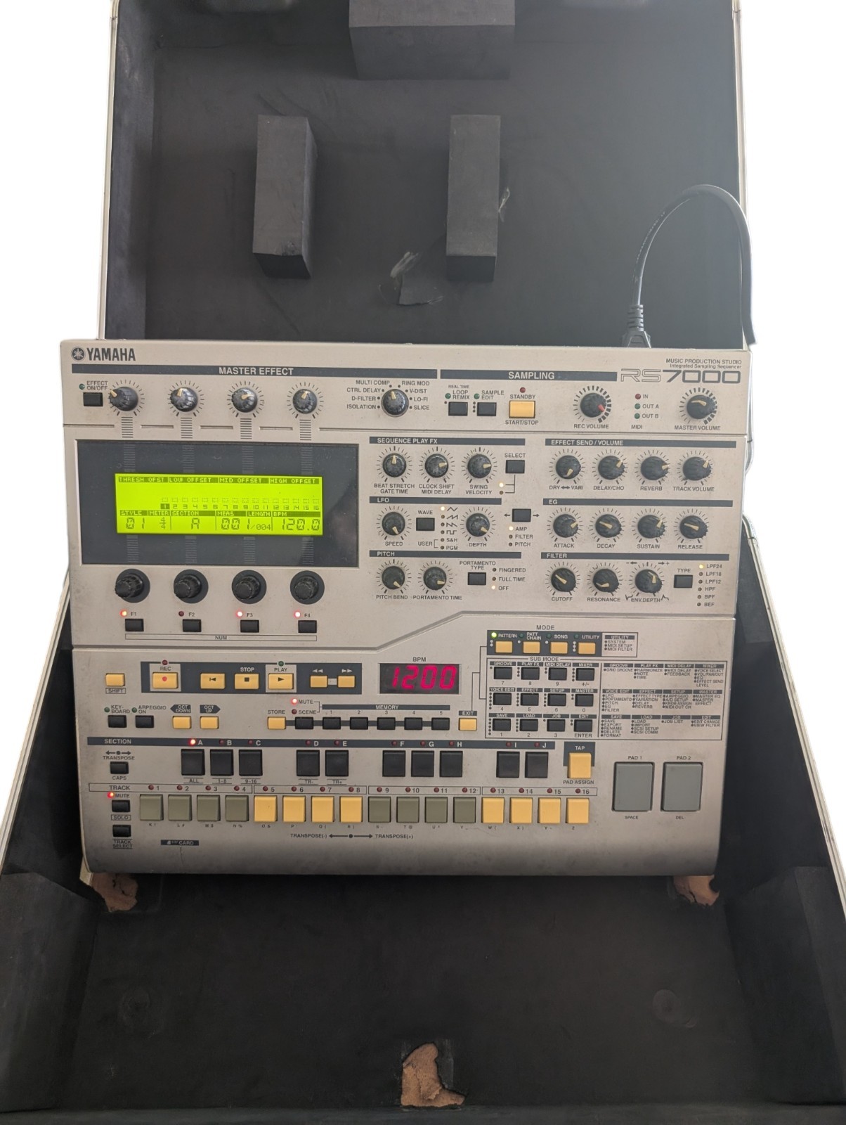 Yamaha RS7000 Sampler Sequencer Music Workstation + anvil case
