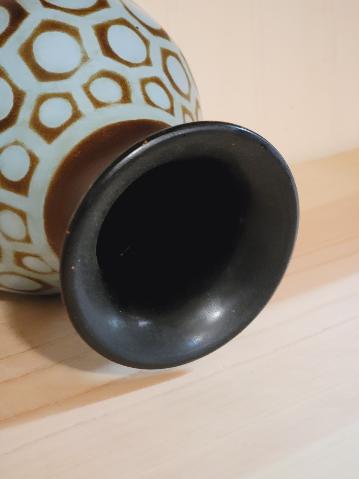Handmade Pottery from Peru Brown & Blue Geometric Pattern Vase