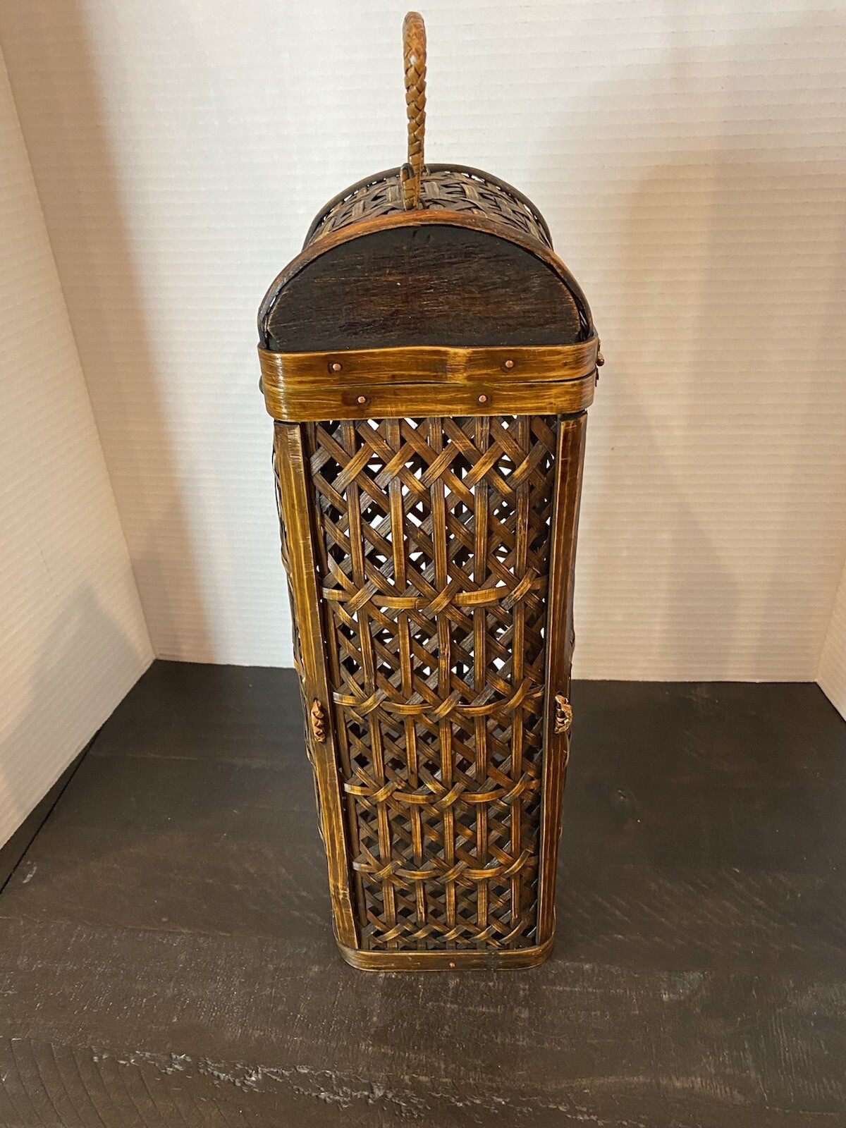 Wicker Handmade Wine Box With Latch