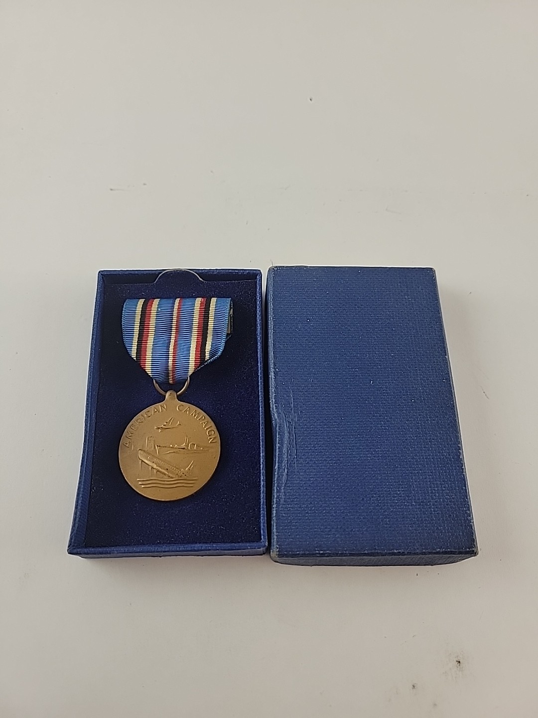VINTAGE U.S. WW II American Campaign Medal Set in BOX