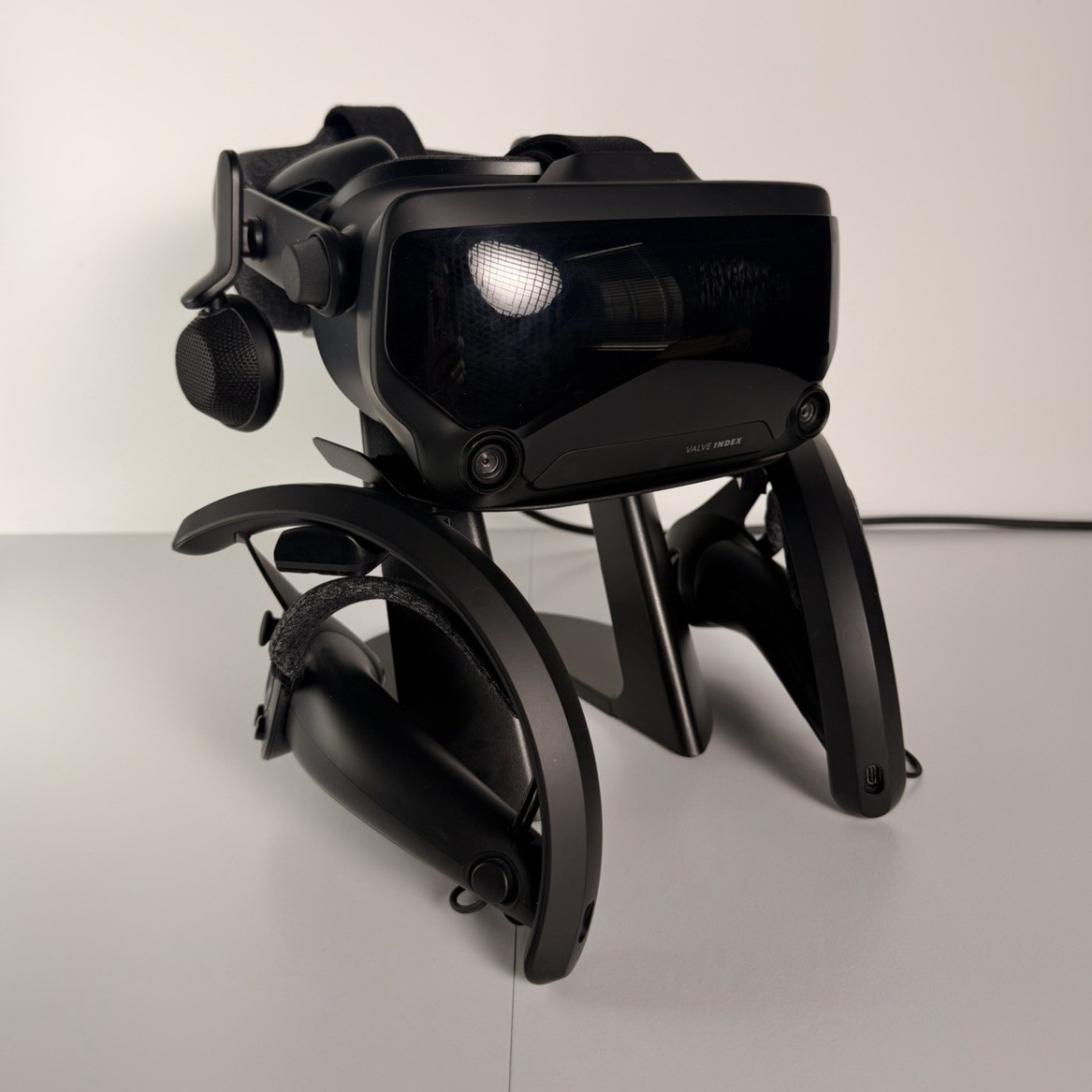 Valve Index VR Headset Bundle Black 120Hz 130° FOV Built-In Audio + Controllers