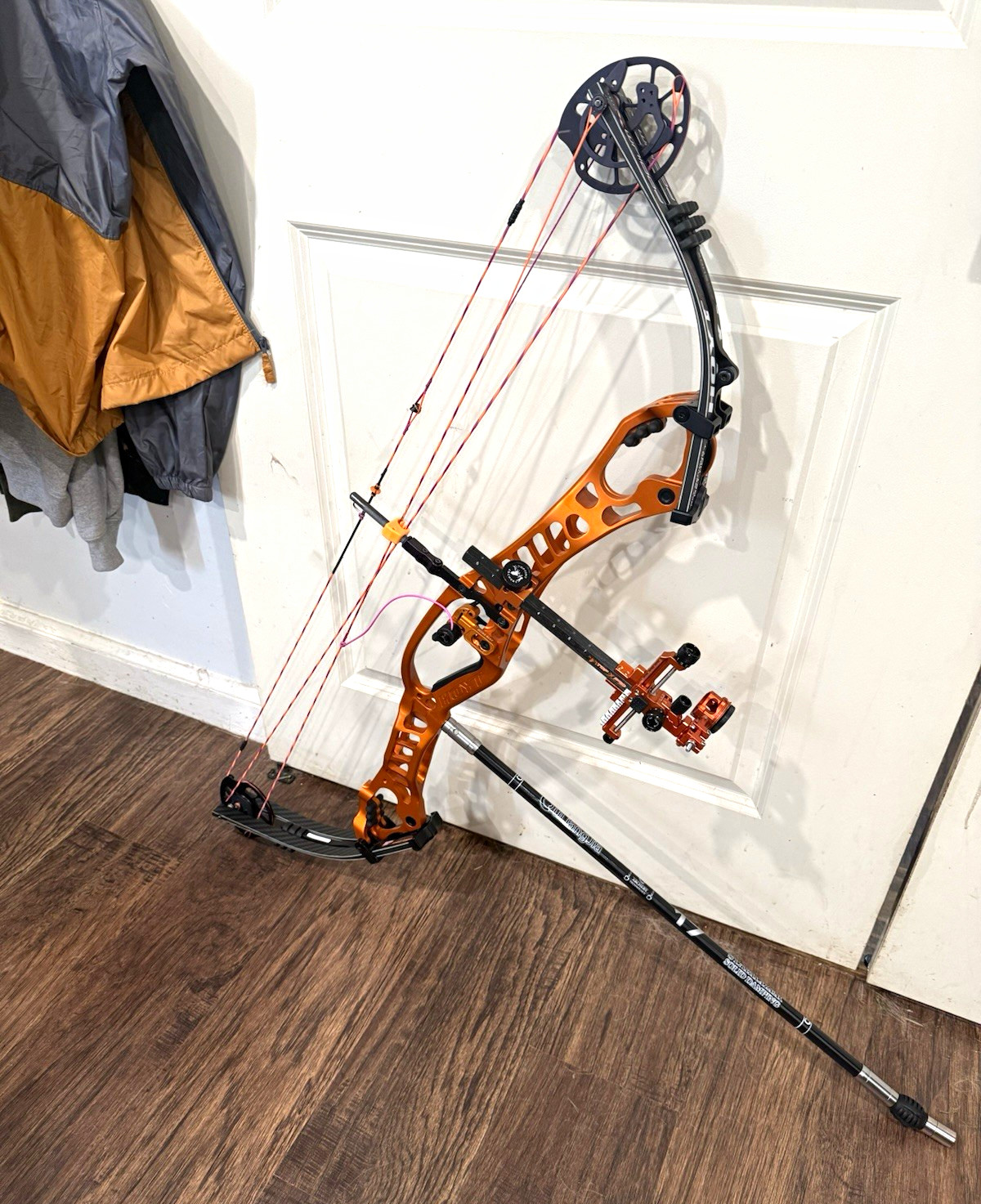 Hoyt Podium rh adjustable draw from 29.5 with new rouge strings