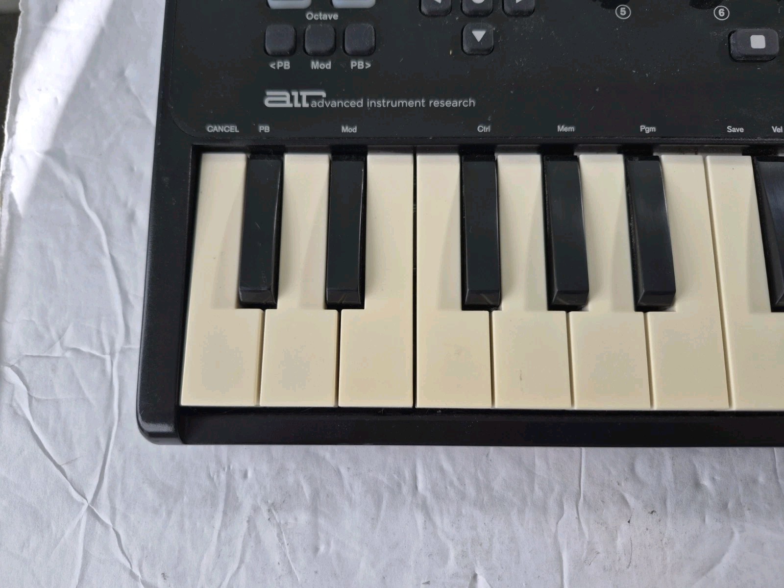 M-Audio Axiom Air Mini 32 USB Midi Controller (No USB Mini-B Cable)