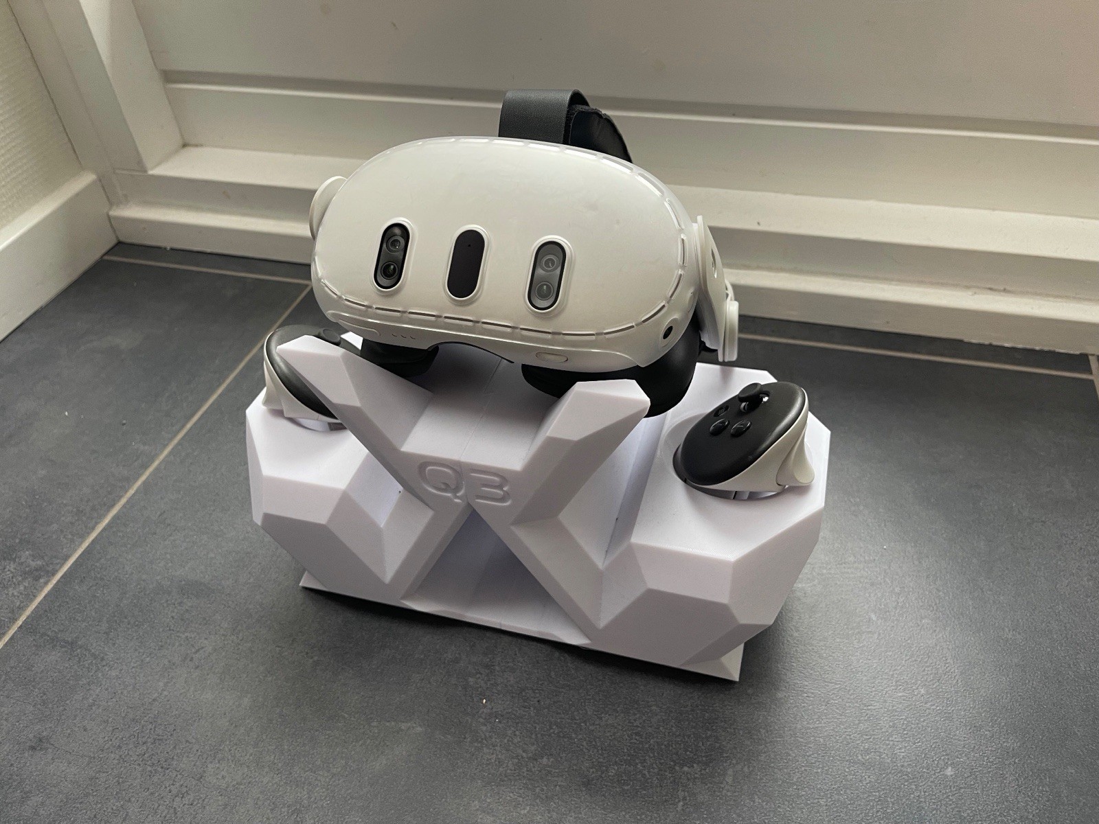 Meta Quest 3 VR Headset & Controller Charging Dock Stand Holder, White