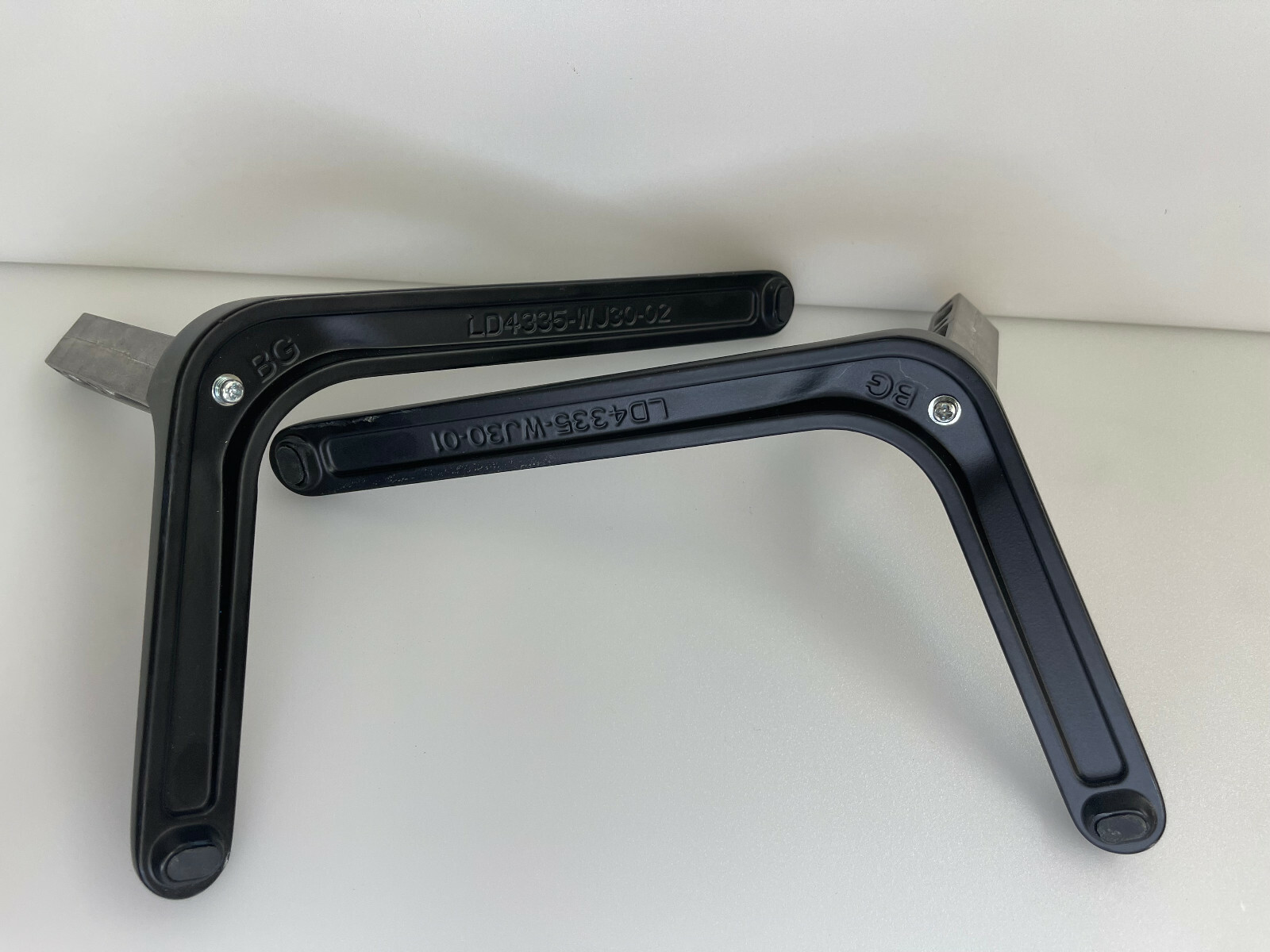 Element E25SW3918 TV Stand / Legs BG-C1/BG-C2 / LD4335-WJ30-01 / LD4335-WJ30-02