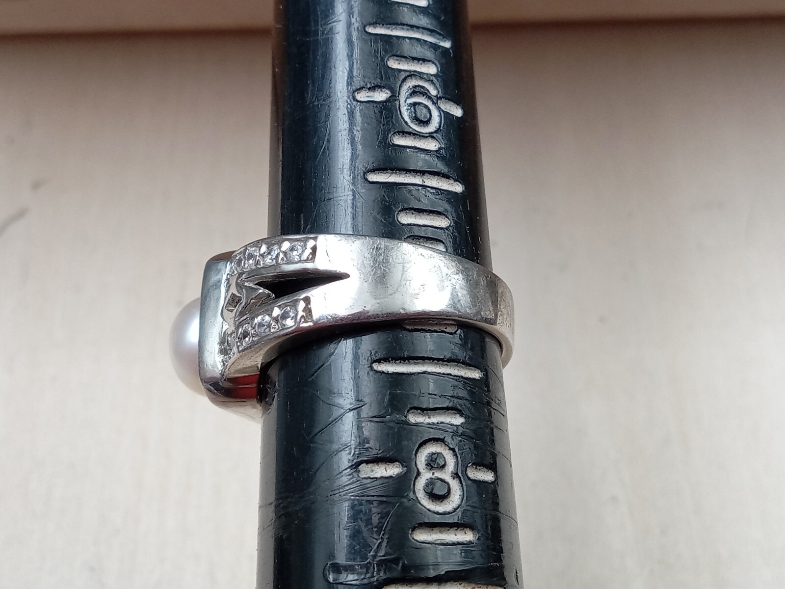 Glamorous Cocktail Sterling Silver Ring w. Pearl Setting: Size 7