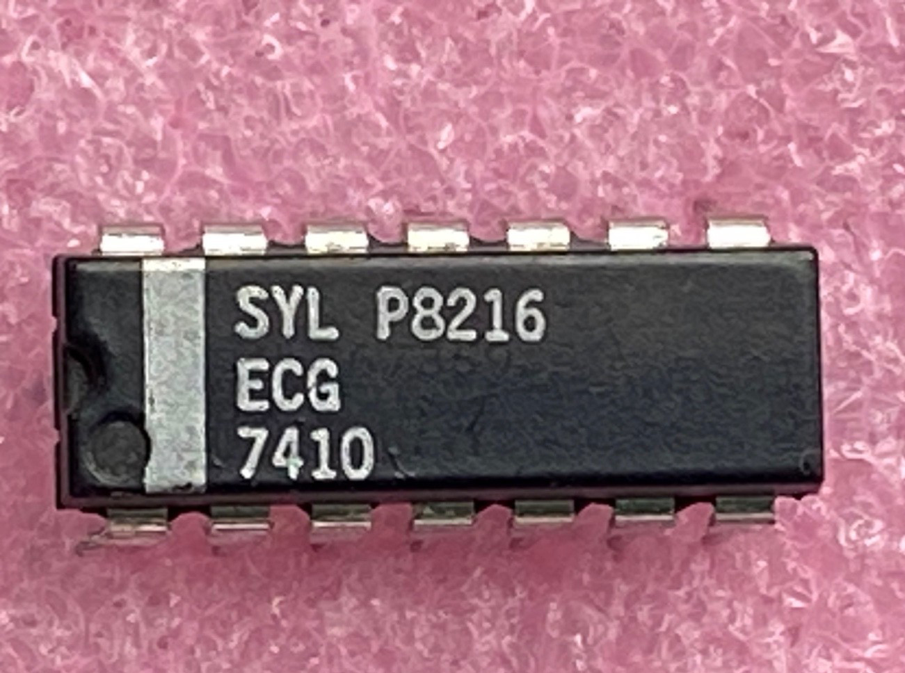 Sylvania ECG7410 triple 3-input POS-NAND gates Integrated Circuit