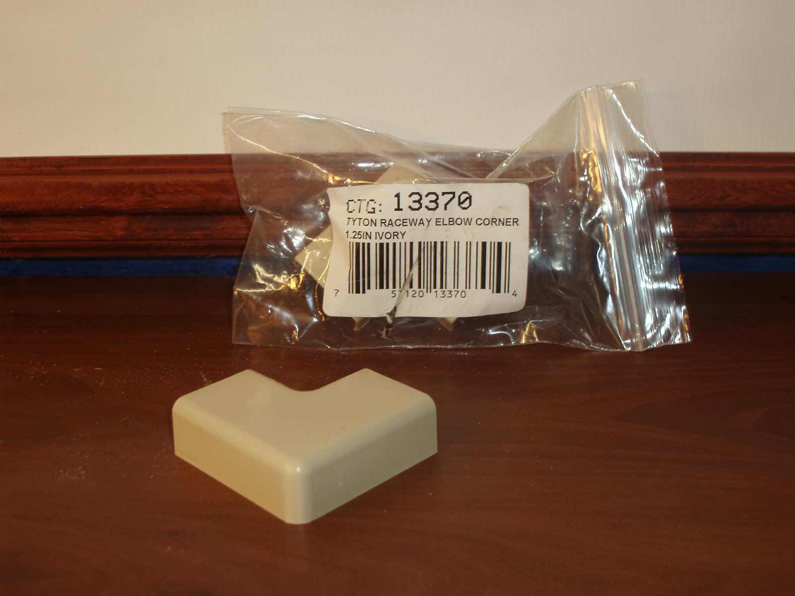 10 PACK!!! Tyton 1.25 inch Elbow Corner Raceway