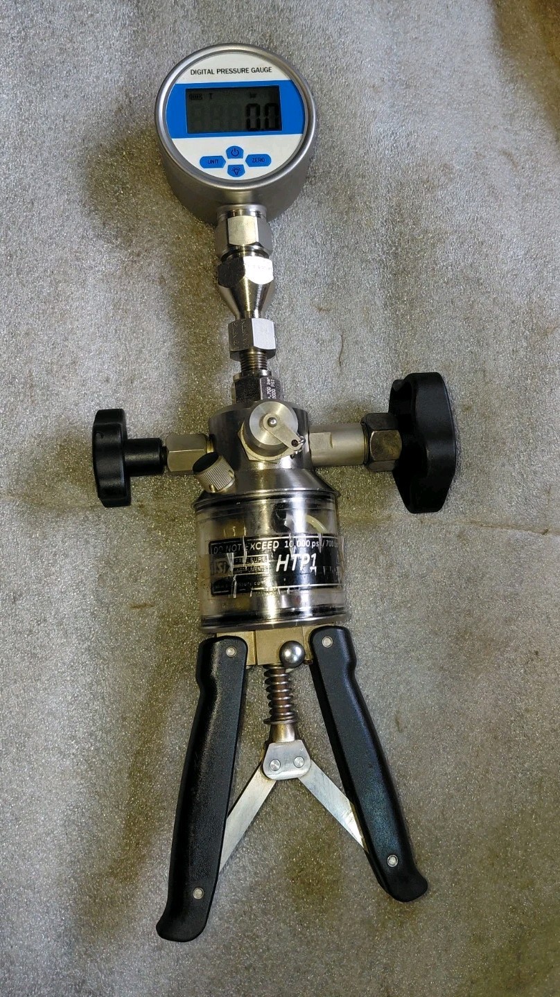 SI HTP1 PRECISION HANDHELD PUMPS FOR PRESSURE AND VACUUM CALIBRATION 0-700 BAR