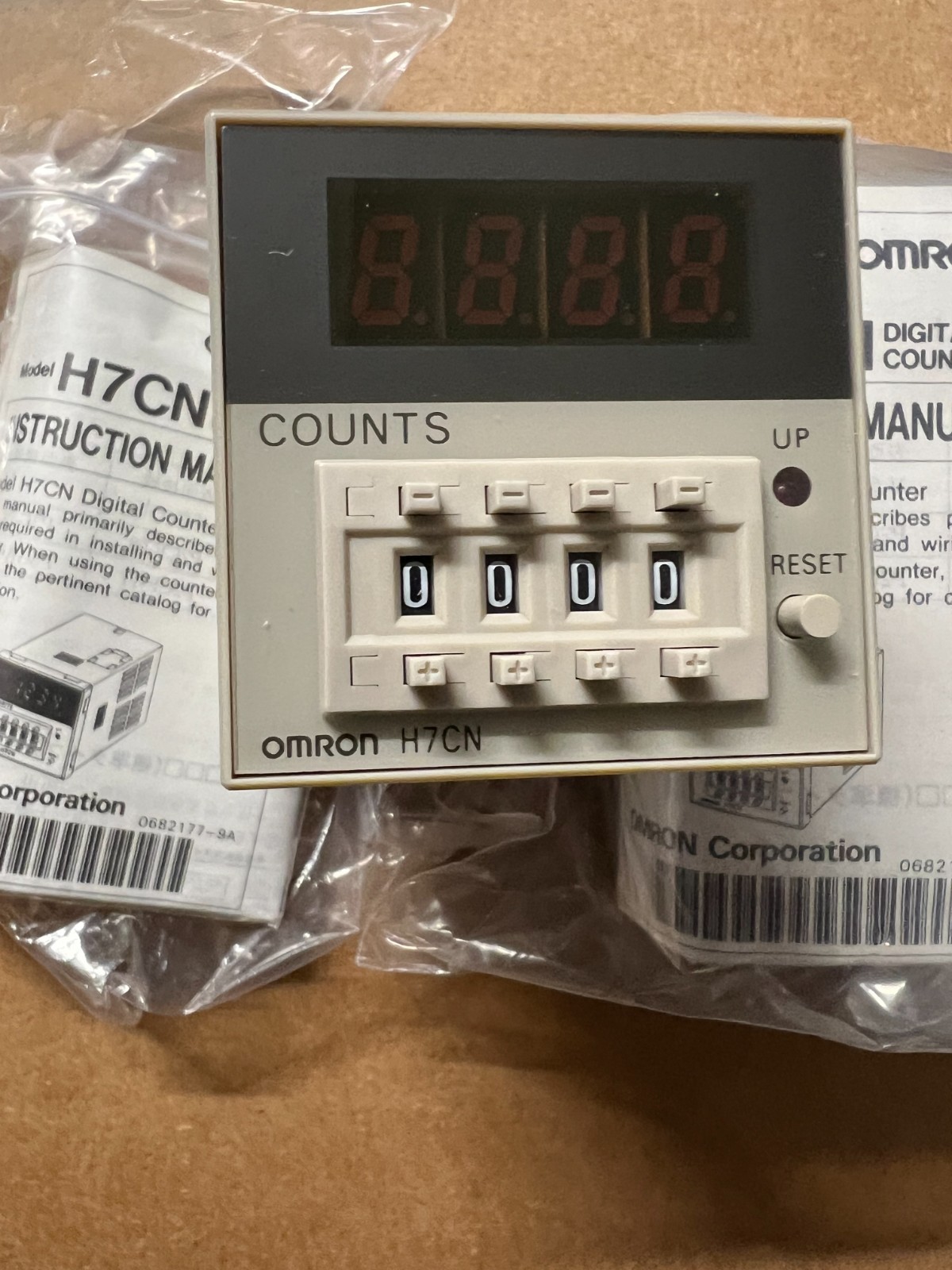 OMRON H7CN-XLN Digital Counter, 250VAC/3A Contact Load, 100-250VAC Power Source.