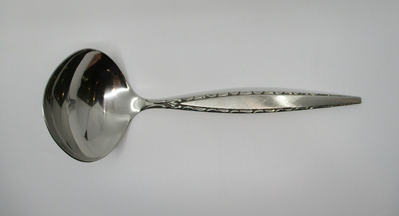 ONEIDA STAINLESS VENETIA GRAVY LADLE - 7 1/2"- 03F