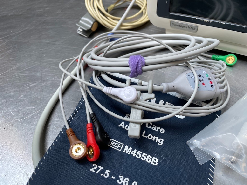 Philips SureSigns VM8 Bedside Monitor w NIBP, ECG Cable, SpO2 Sensor & More