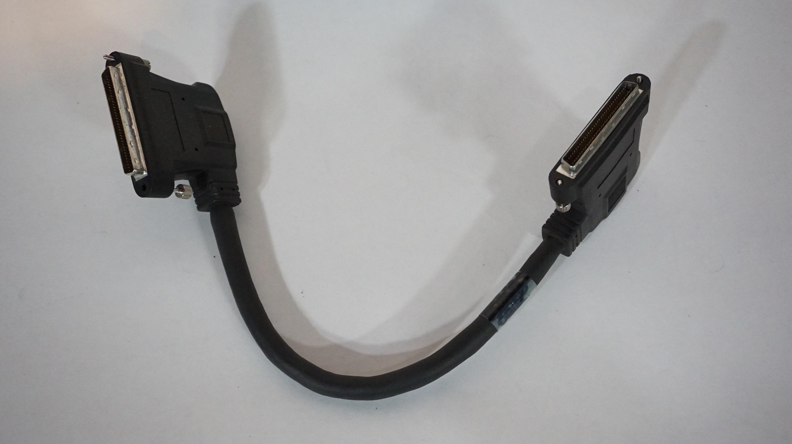 QUANTUM/ADIC 1' TAPE LIBRARY 68-PIN LVD SCSI RIGHT-ANGLE CABLE 61-3039-01