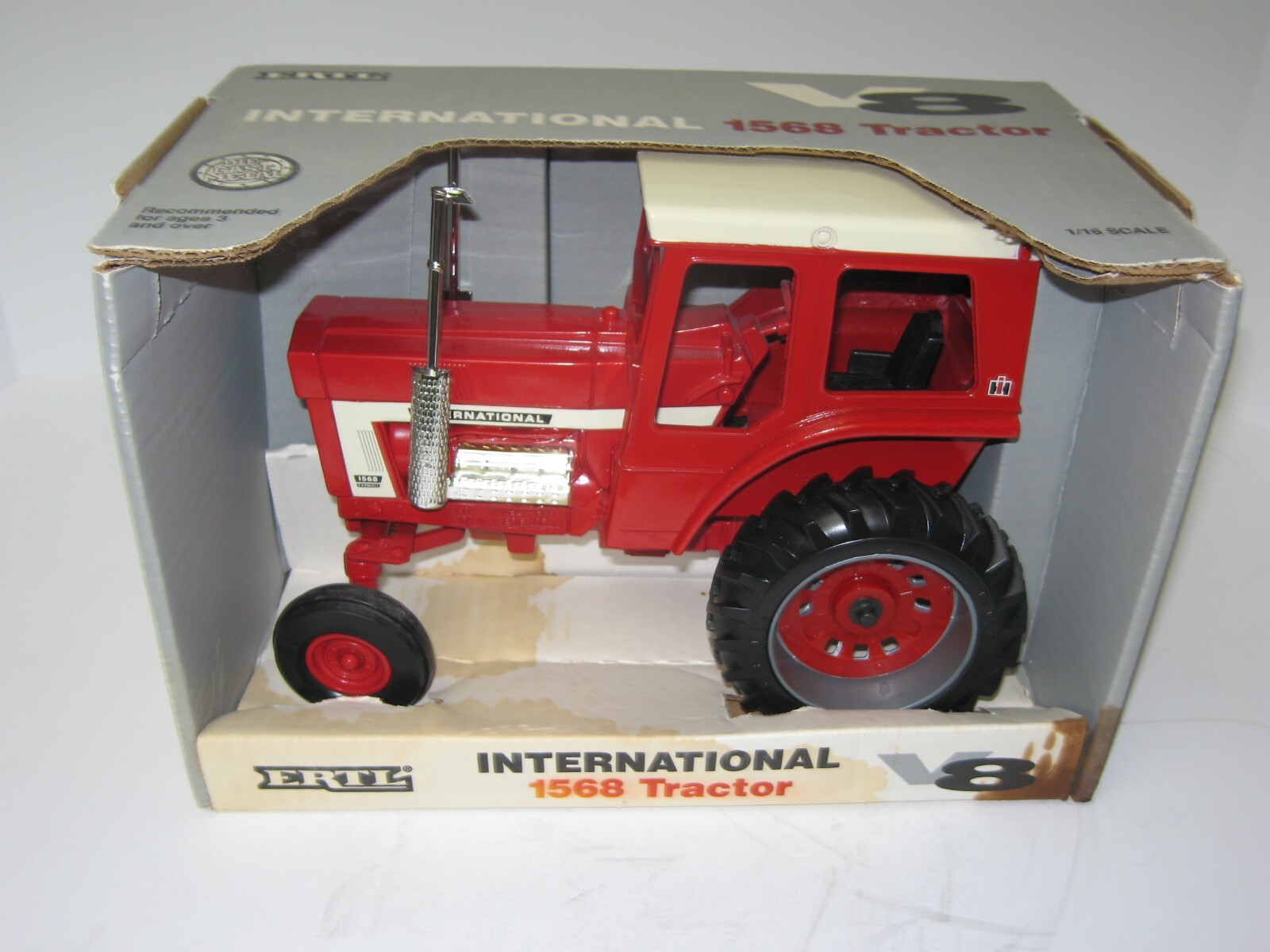 1/16 INTERNATIONAL HARVESTER 1568 V-8  NIB stained box