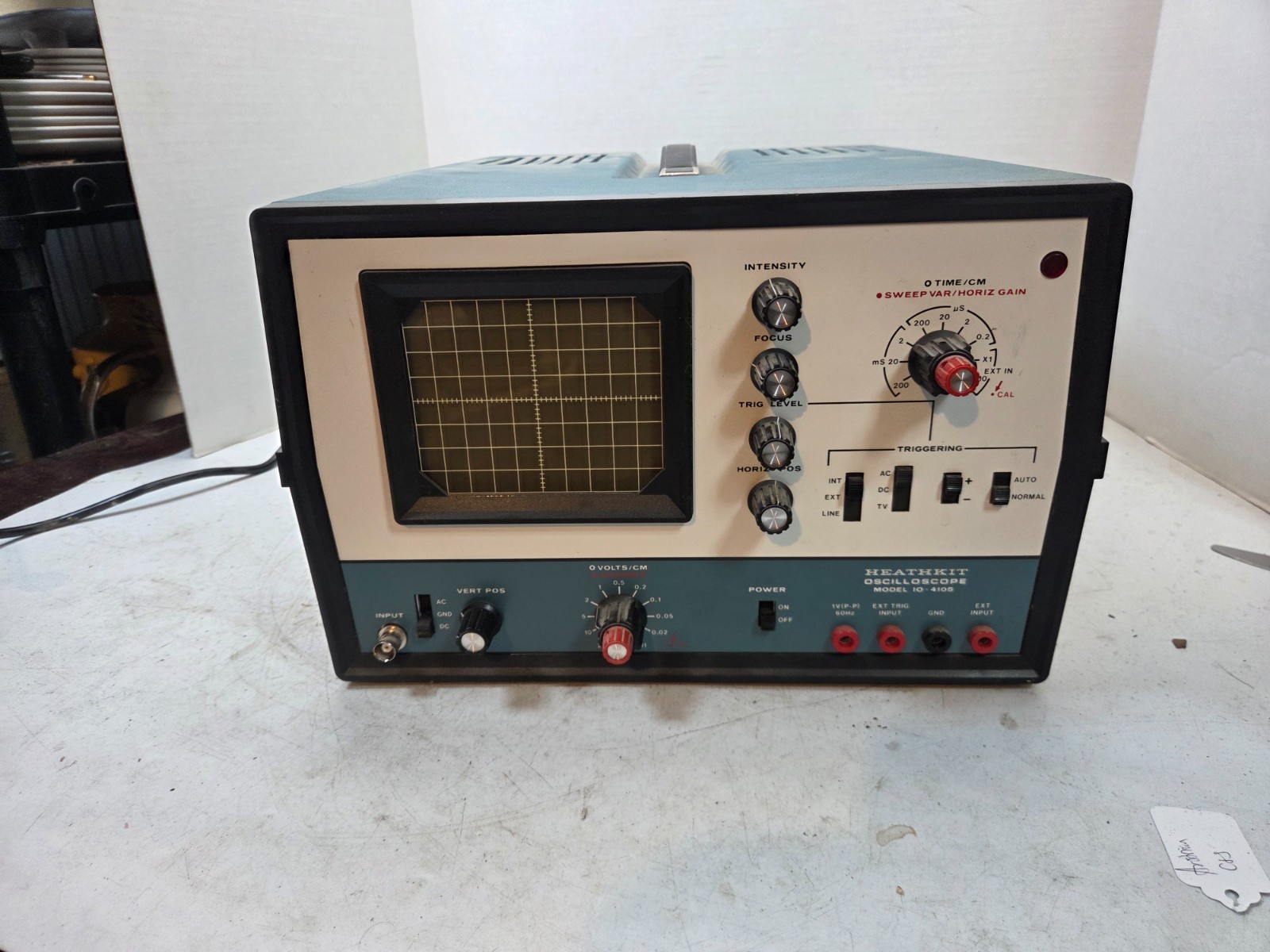 Heathkit IO-4105 Oscilloscope - Powers On