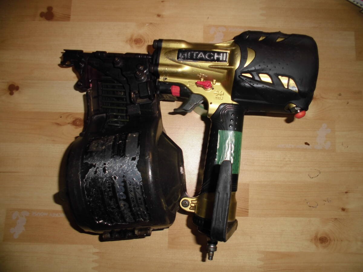 Hitachi High-Pressure Nailer NV90HMC Gold
