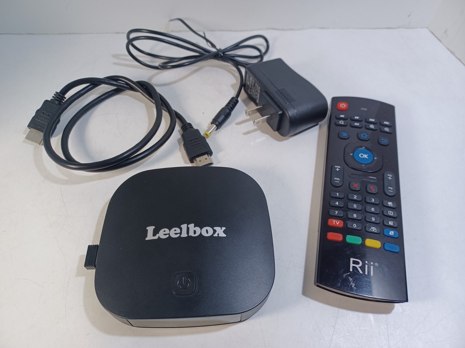 Leelbox Q1 Android 4K Media Hub Streaming YouTube Netflix WiFi + Keyboard