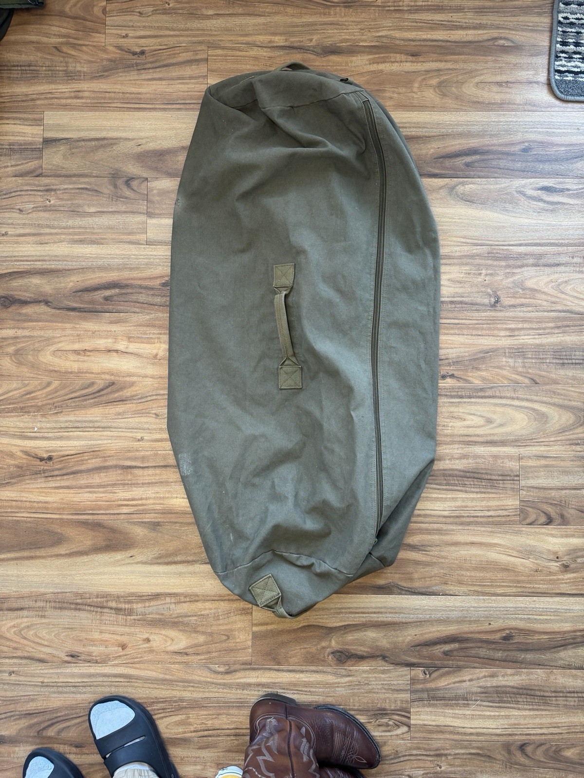Military Style Duffle Bag Canvas Green Fill Zip 40” x 15” Tote Luggage Handles