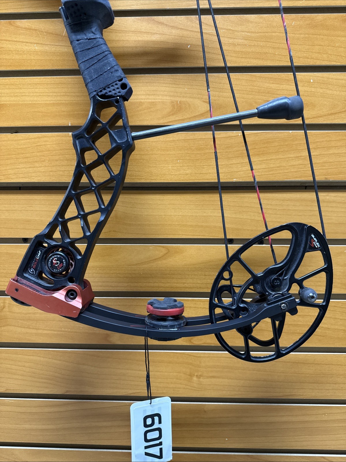 Mathews Creed RH Compound Bow - 70# Max - 28” Cam Installed - Item 6017
