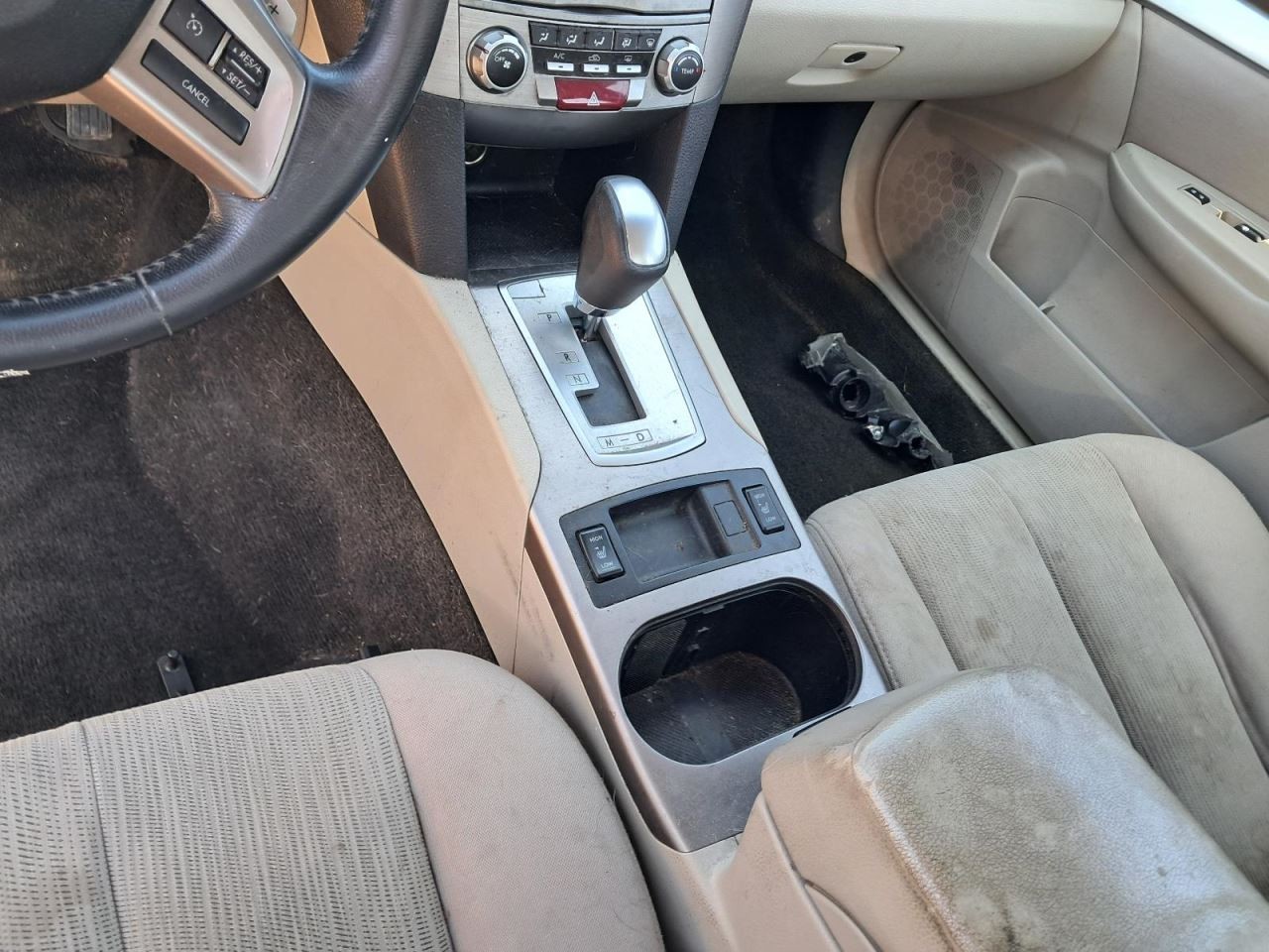 LEGACY 2014 Glove Box 4771552