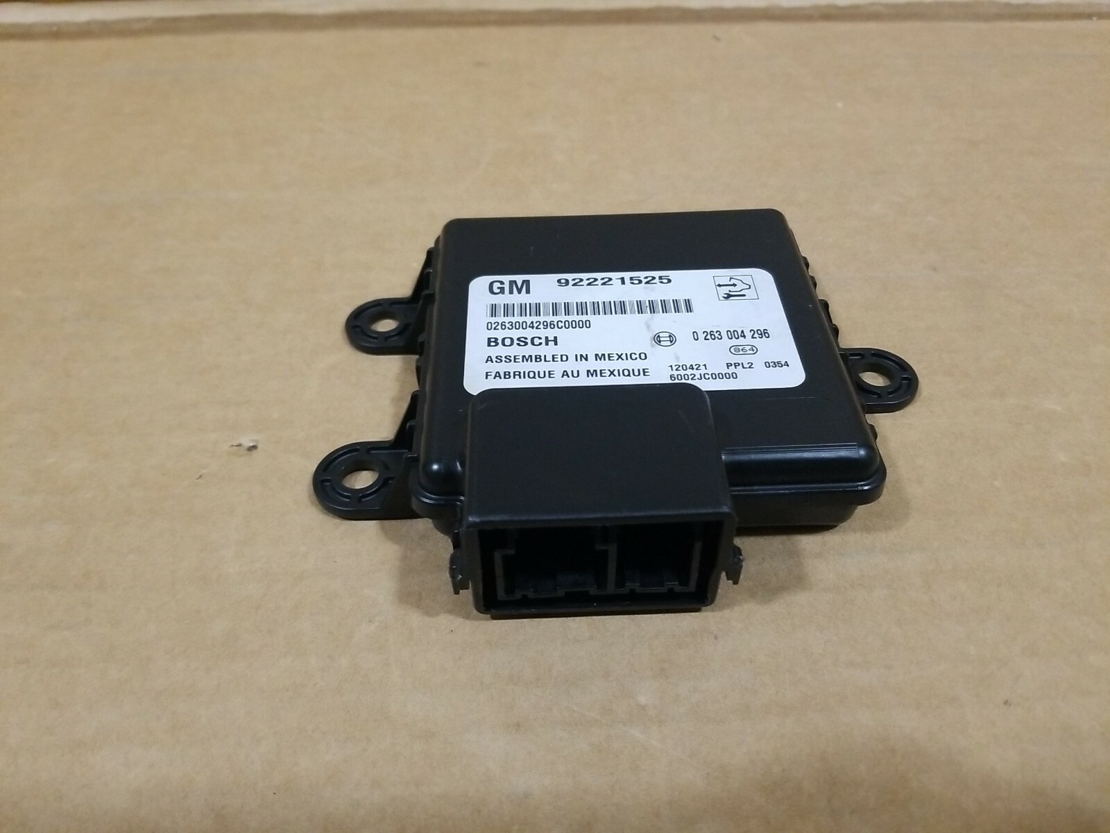GM ORIGINAL EQUIPMENT OEM REVERSE SENSOR MODULE BCM 92221525