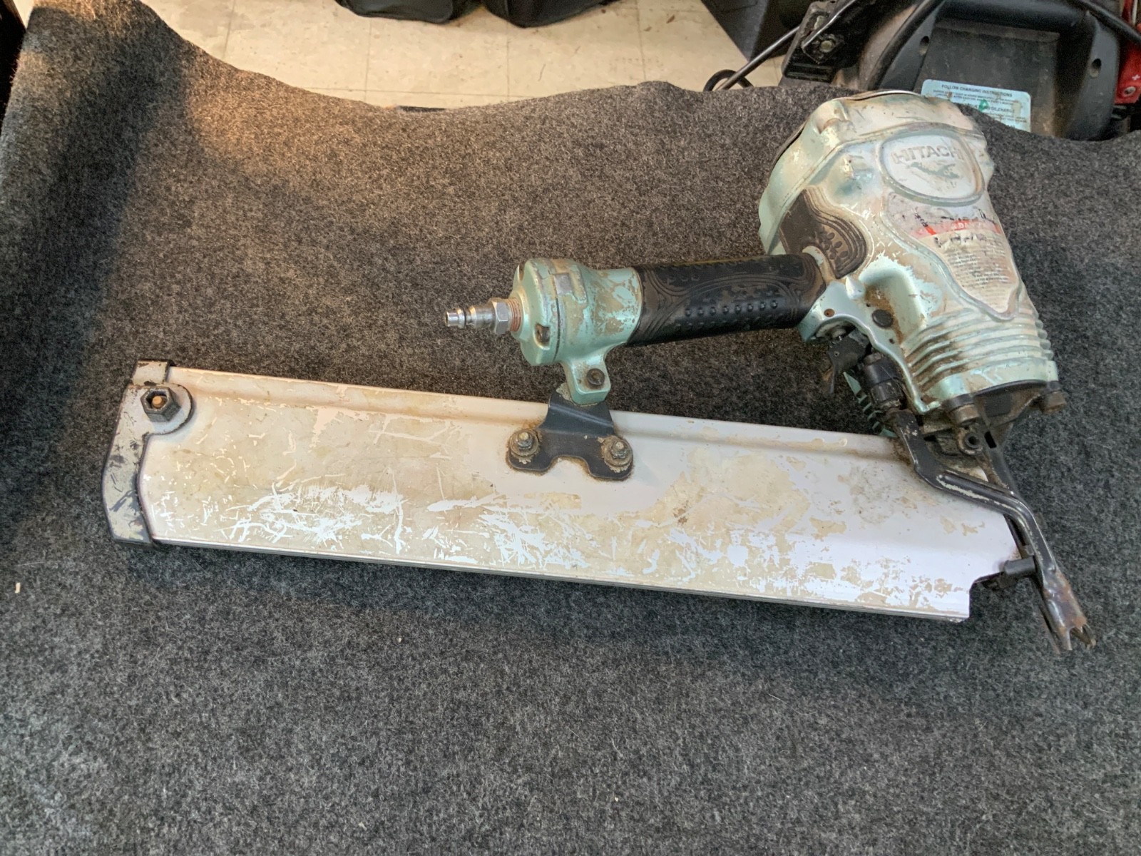 Hitachi NR90AE2 3-1/2" Pneumatic Strip Nailer