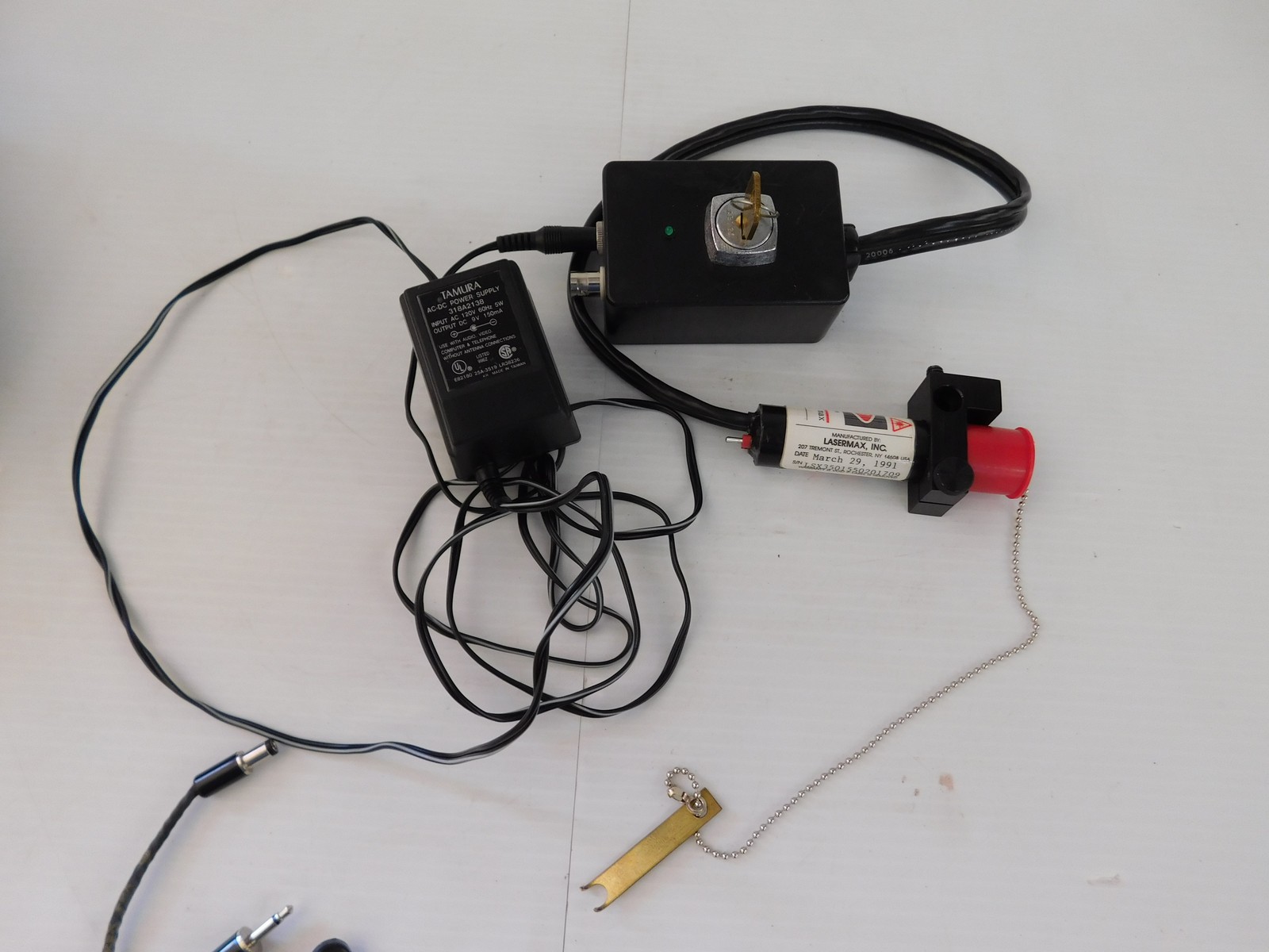 *JM* Lasermax Inc 17.0 OmW Laser and Power Supply (THQ102)